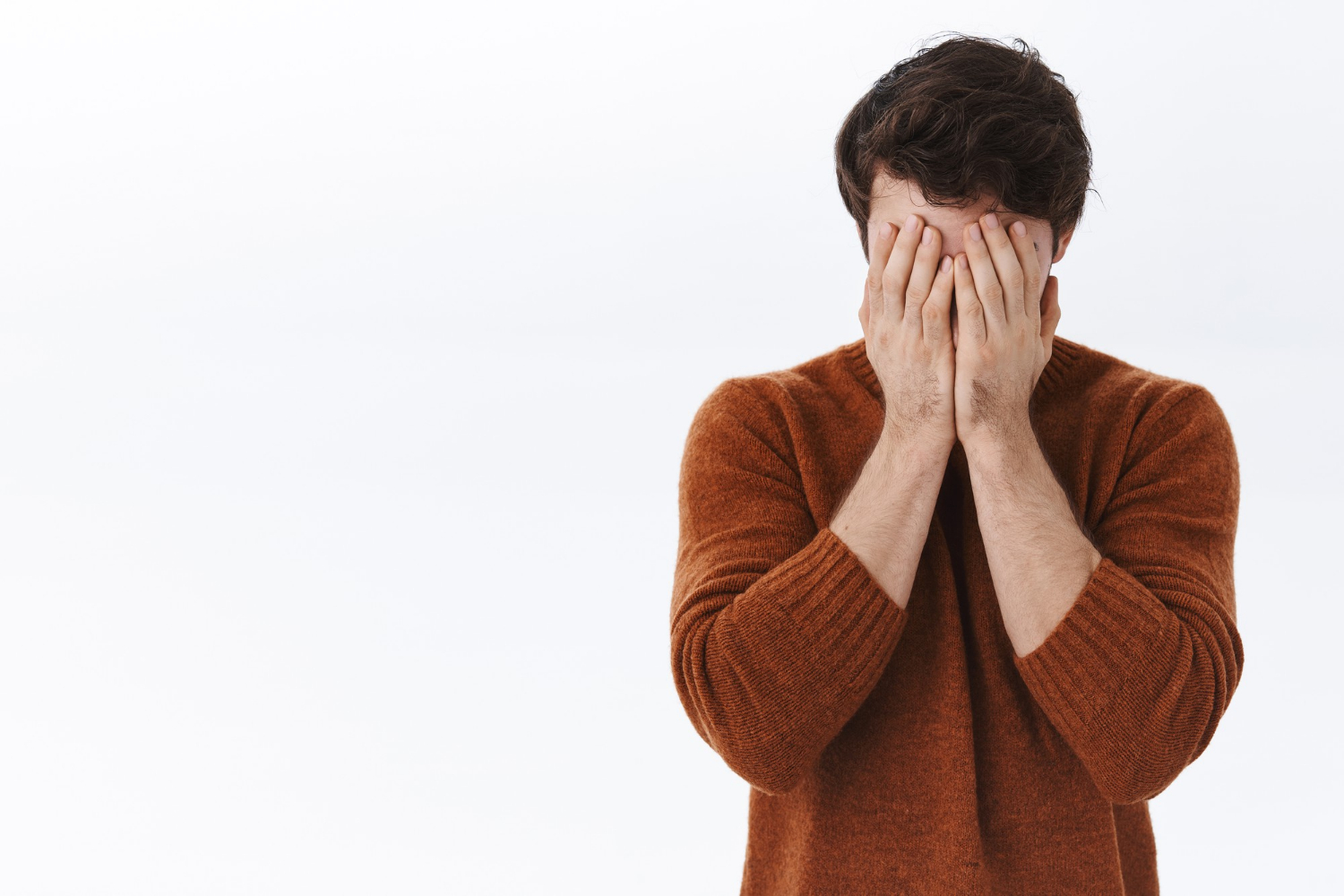 A depressed young man | Source: Freepik