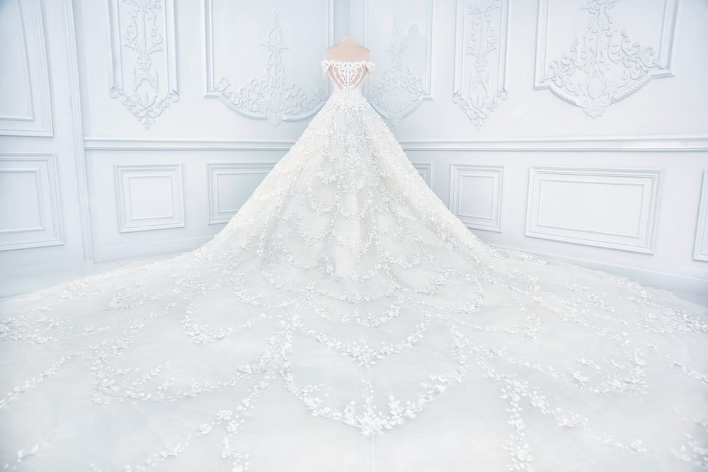 Une incroyable robe de mariée sur un mannequin. l Source: Shutterstock Une incroyable robe de mariée sur un mannequin. l Source: Shutterstock