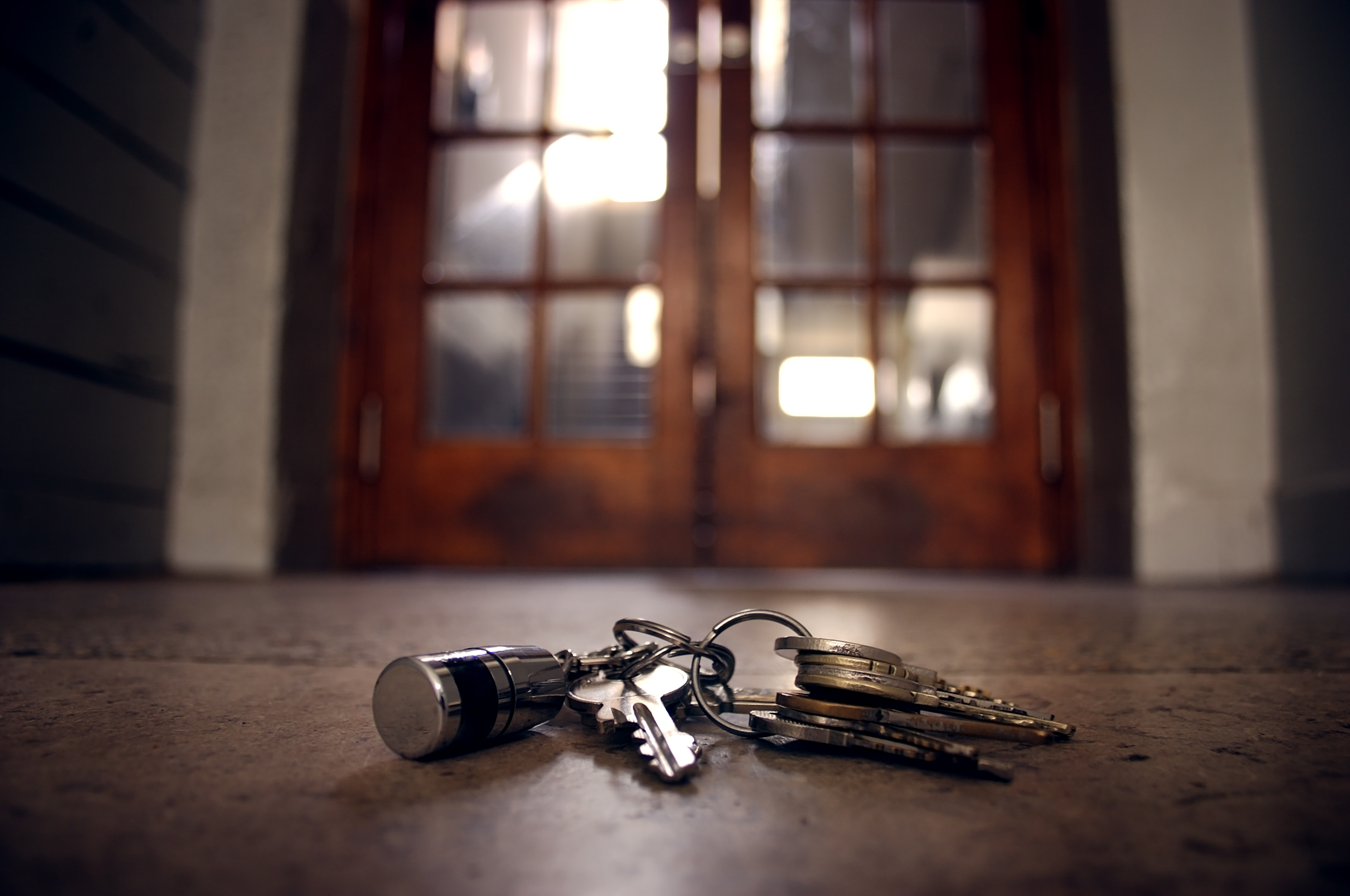 Keys on the ground | Source: Shutterstock.com