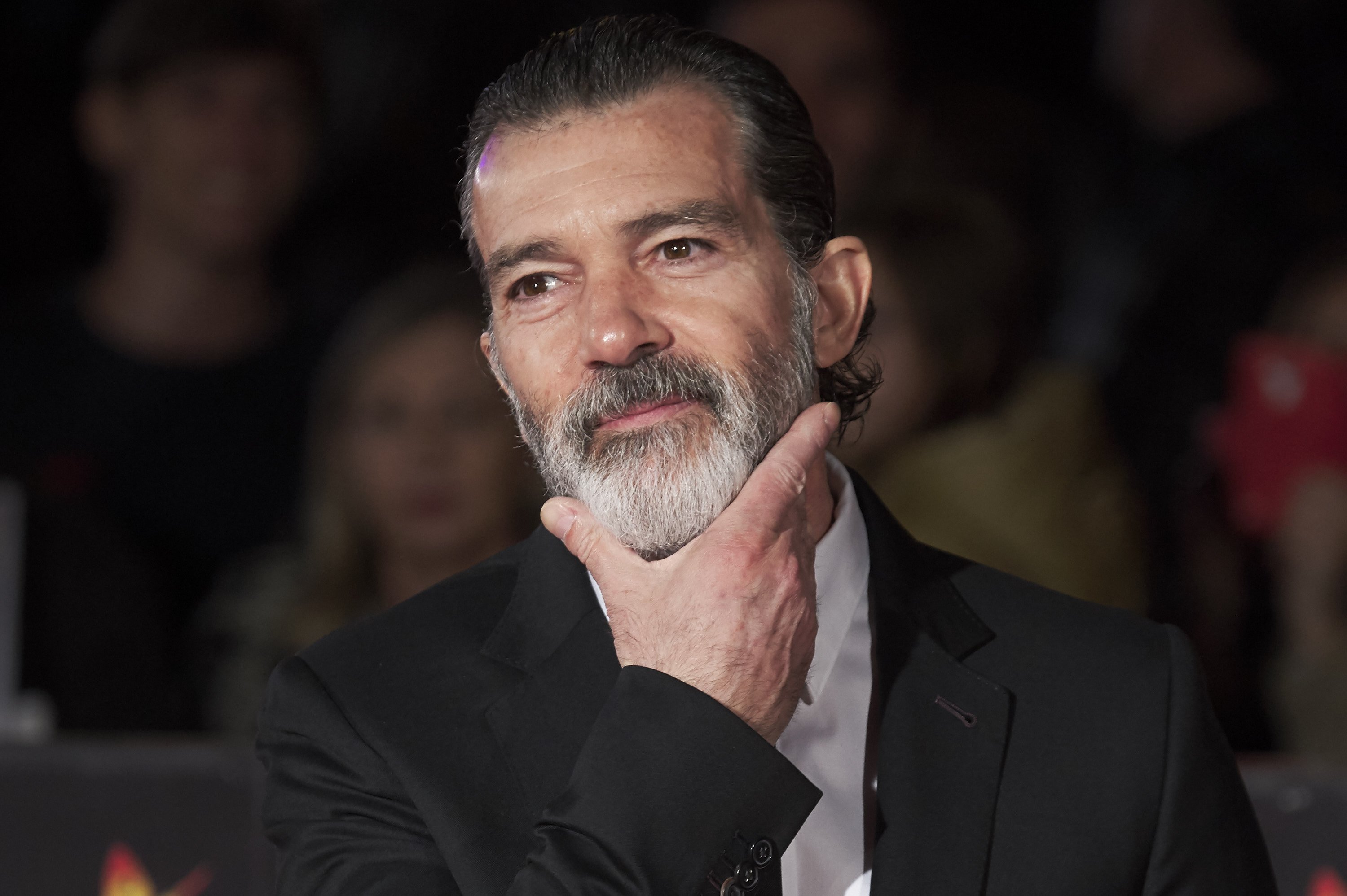 Antonio Banderas Loves His Wrinkles & Gray Hair at 62 Heart Attack