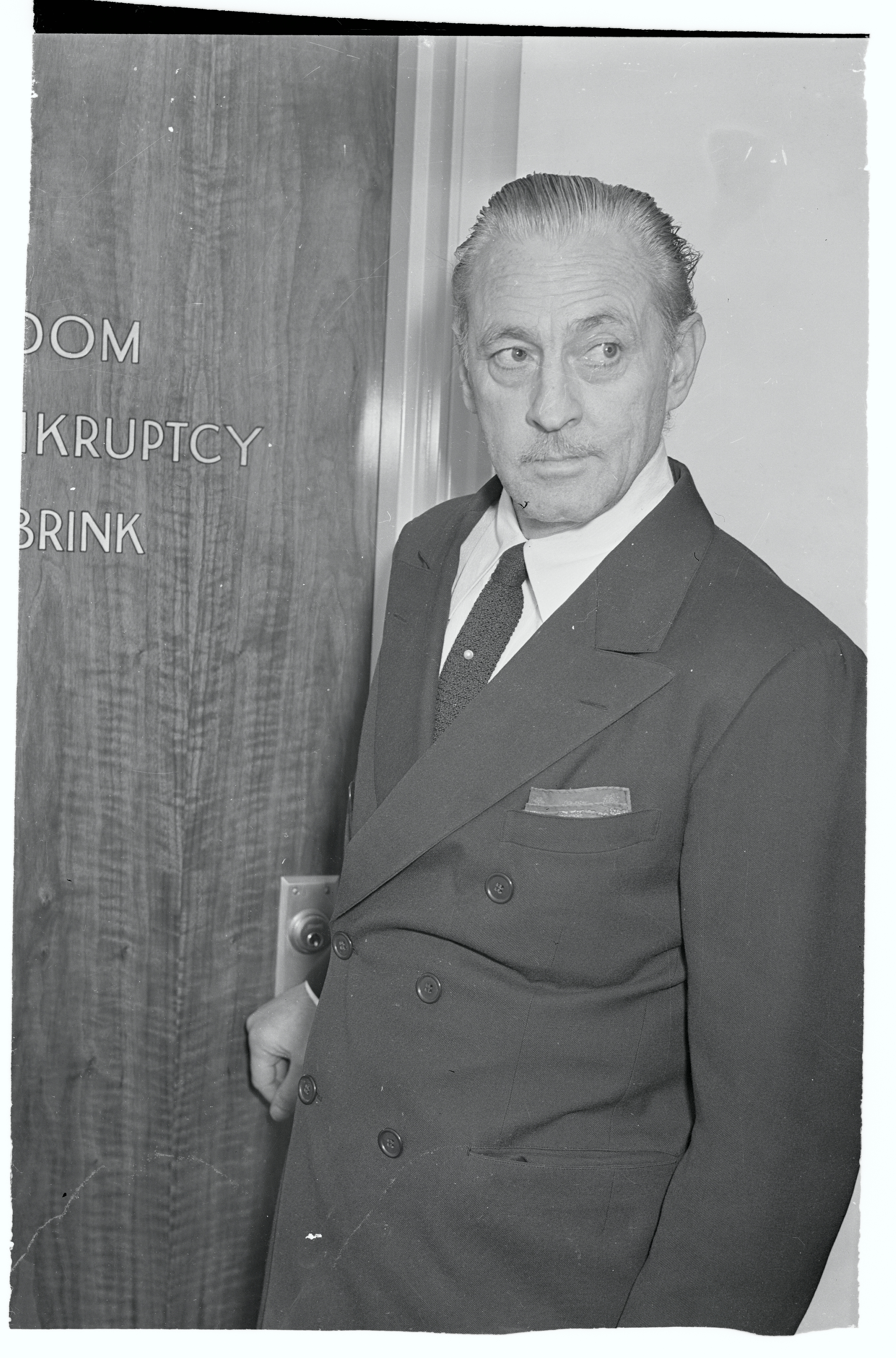 John Barrymore appearing in Bankruptcy Court in July 31, 1940. | Source: Getty Images