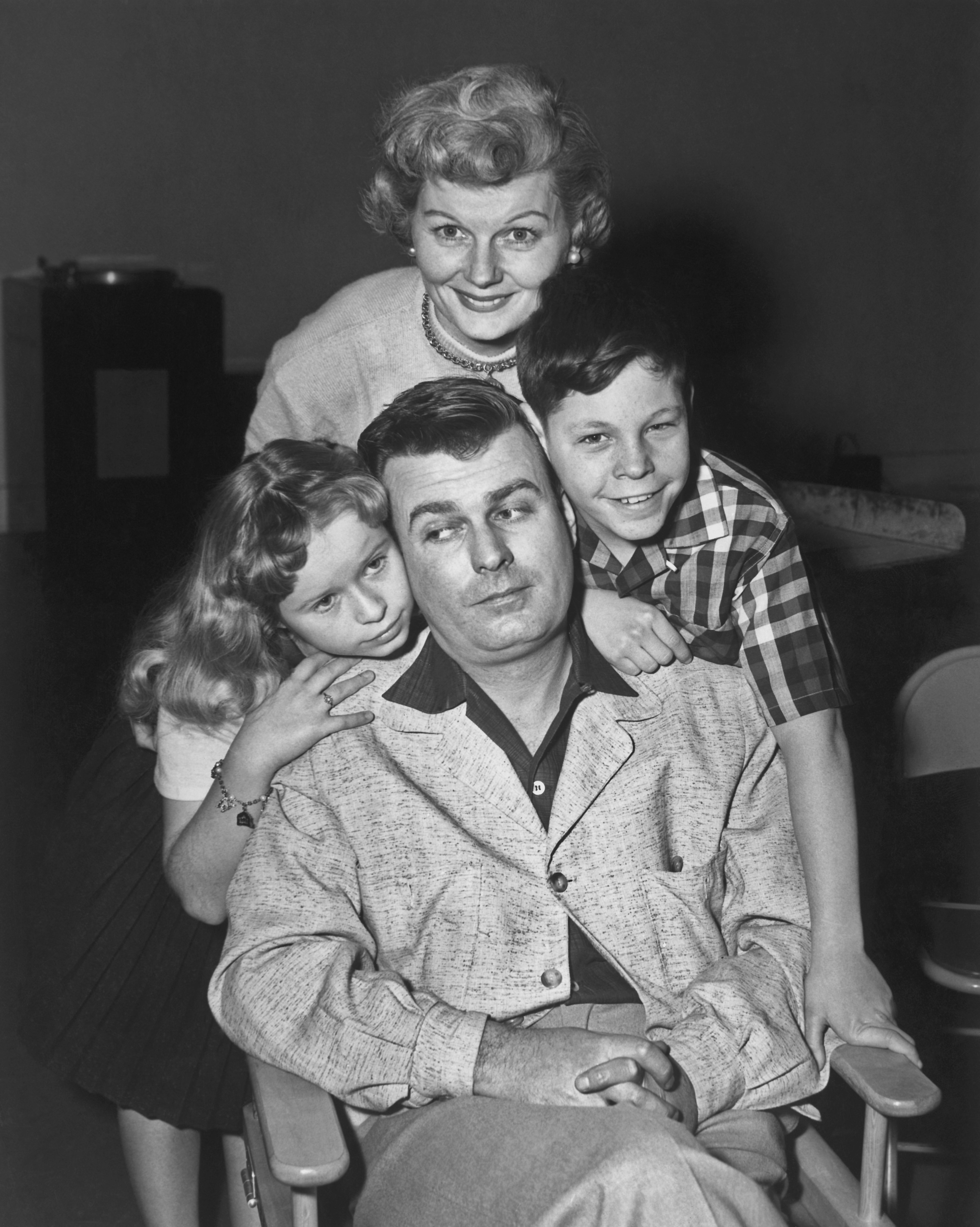 Barbara Billingsley, Stephen Dunne and child actors Beverly Washburn and Ted Marc in 1955 | Photo: Getty Images