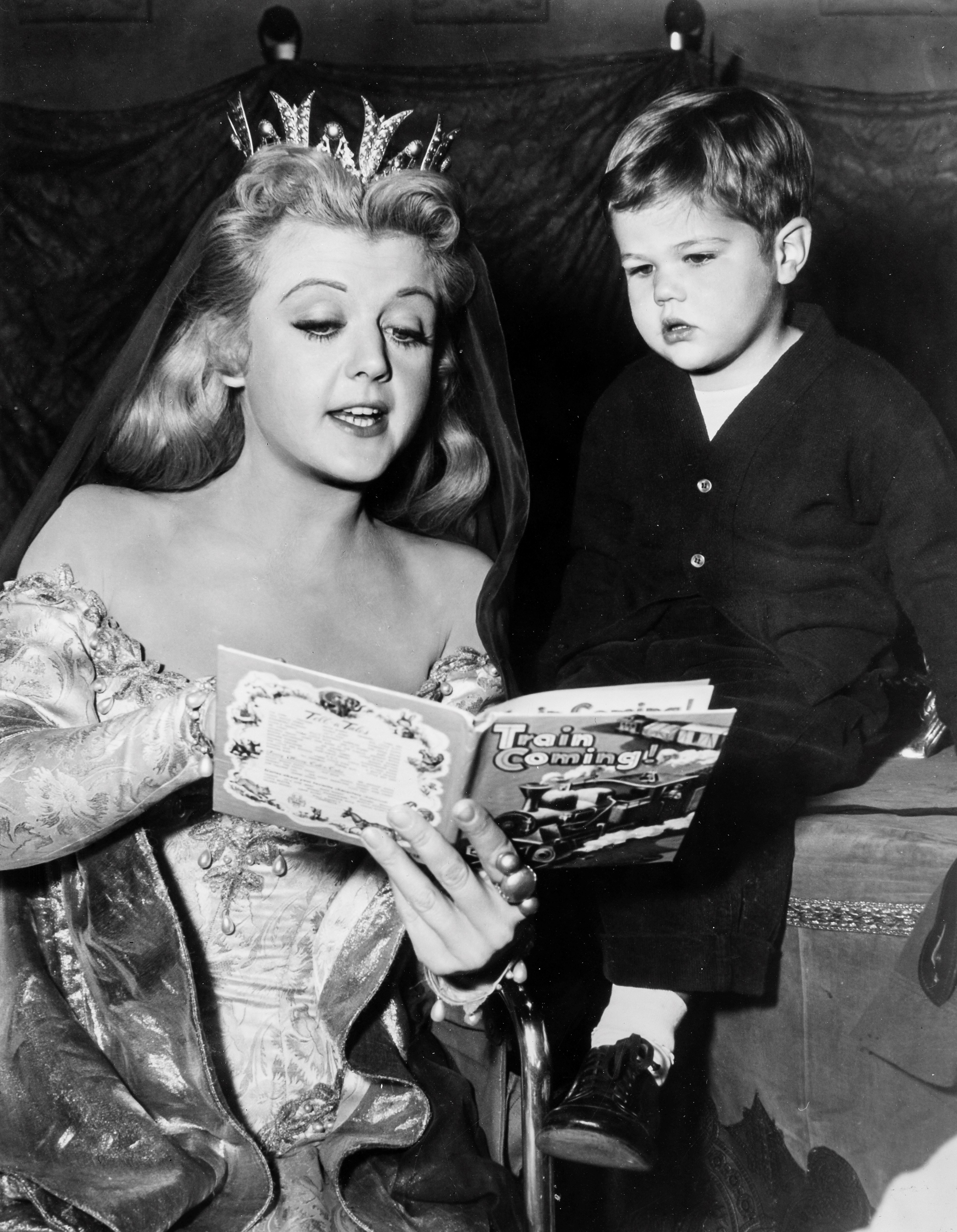 Angela Lansbury with her son Anthony Shaw in a black and white photo in 1956 | Source: Getty Images