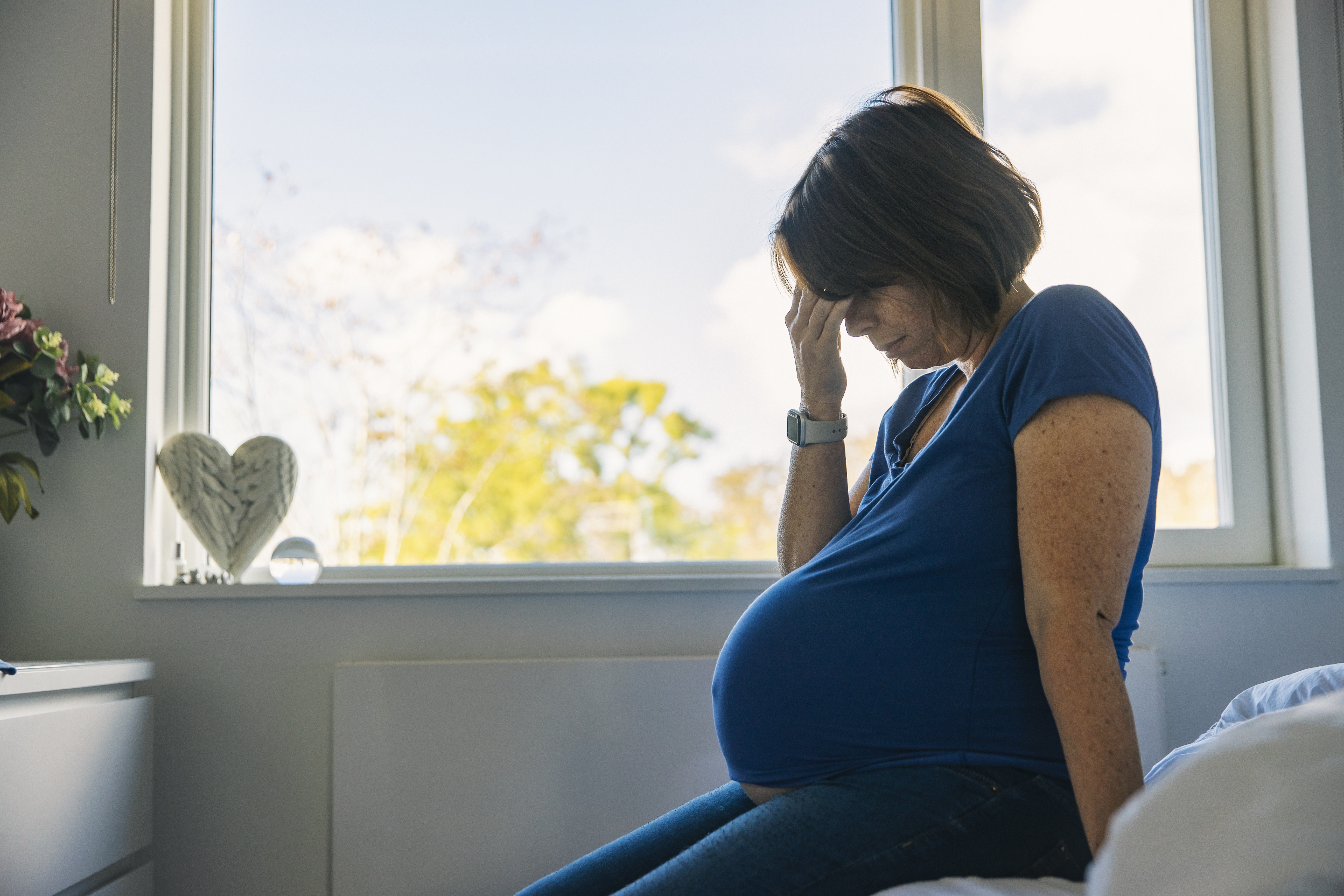 An upset pregnant woman sitting alone | Source: Getty Images