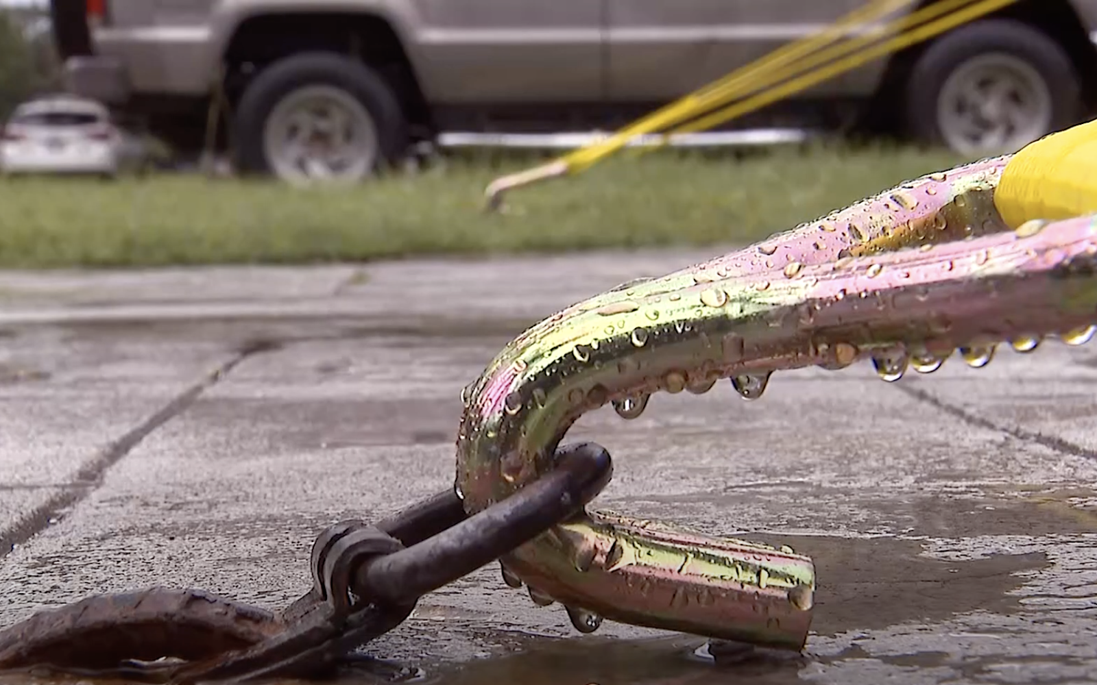 A close-up of the hooks Pedro Caceres used to strap his home down. | Source: YouTube/9NEWS