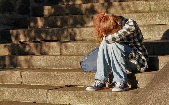 Rachel was crying when two children approached her. | Source: Unsplash