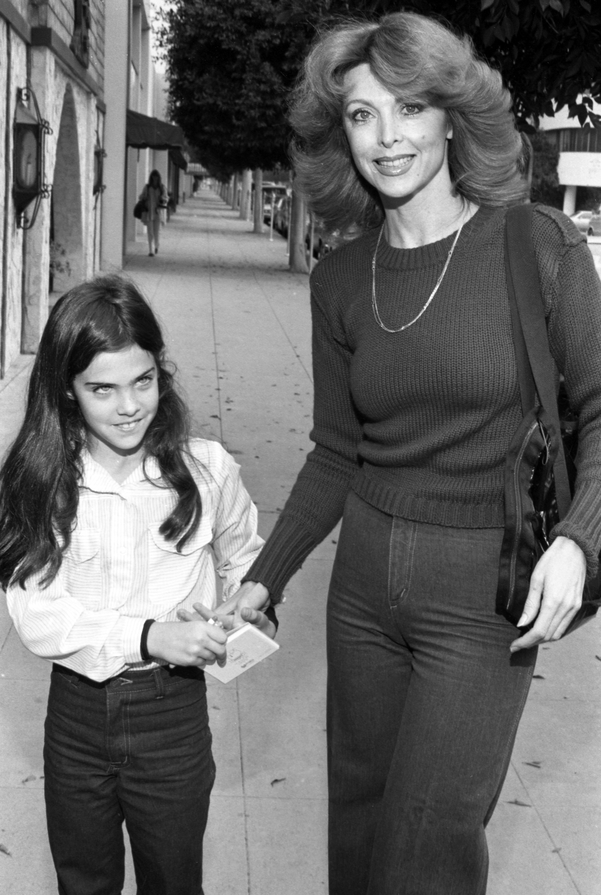 Tina Louise with daughter Caprice Crane on February 4, 1980 | Source: Getty Images