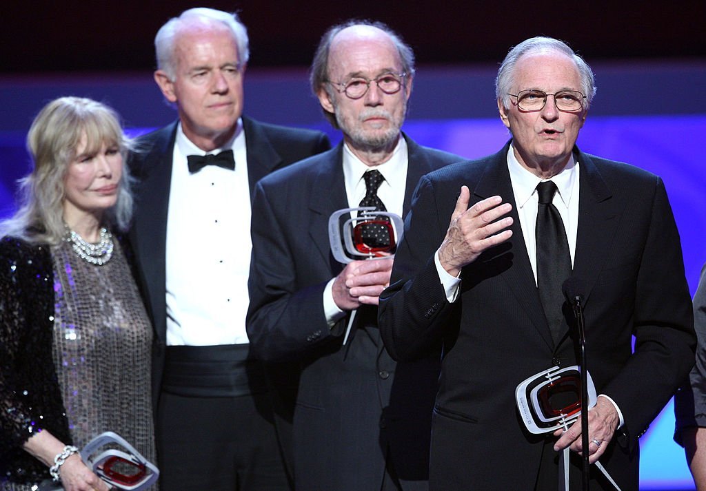 Loretta Swit, Mike Farrell, Burt Betcalfe, Alan Alda accept the Impact award for "M*A*S*H" onstage at the 7th Annual TV Land Awards held at Gibson Amphitheatre on April 19, 2009 | Photo: GettyImages