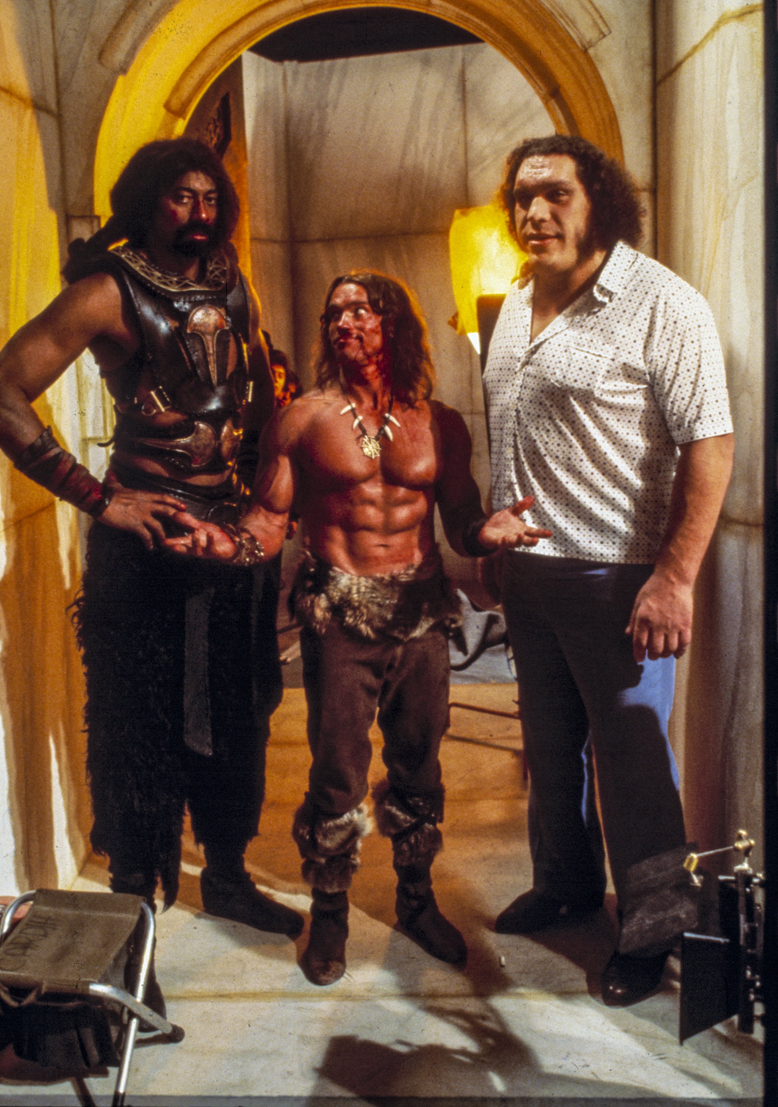 Arnold Schwarzenegger between Andre the Giant and Wilt Chamberlain on the set of "Conan the Destroyer" in Mexico City, 1983 | Source: Getty Images