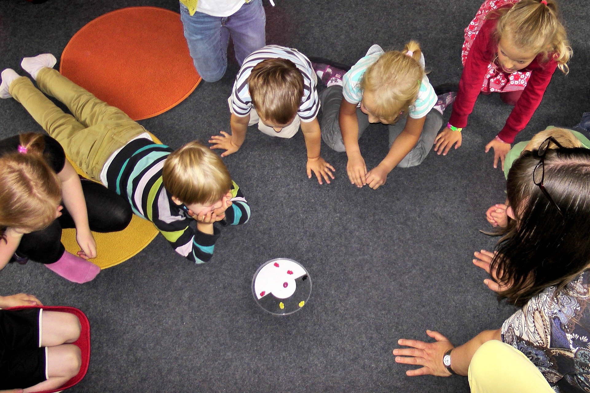 Des enfants à la garderie. | Photo : Pixabay