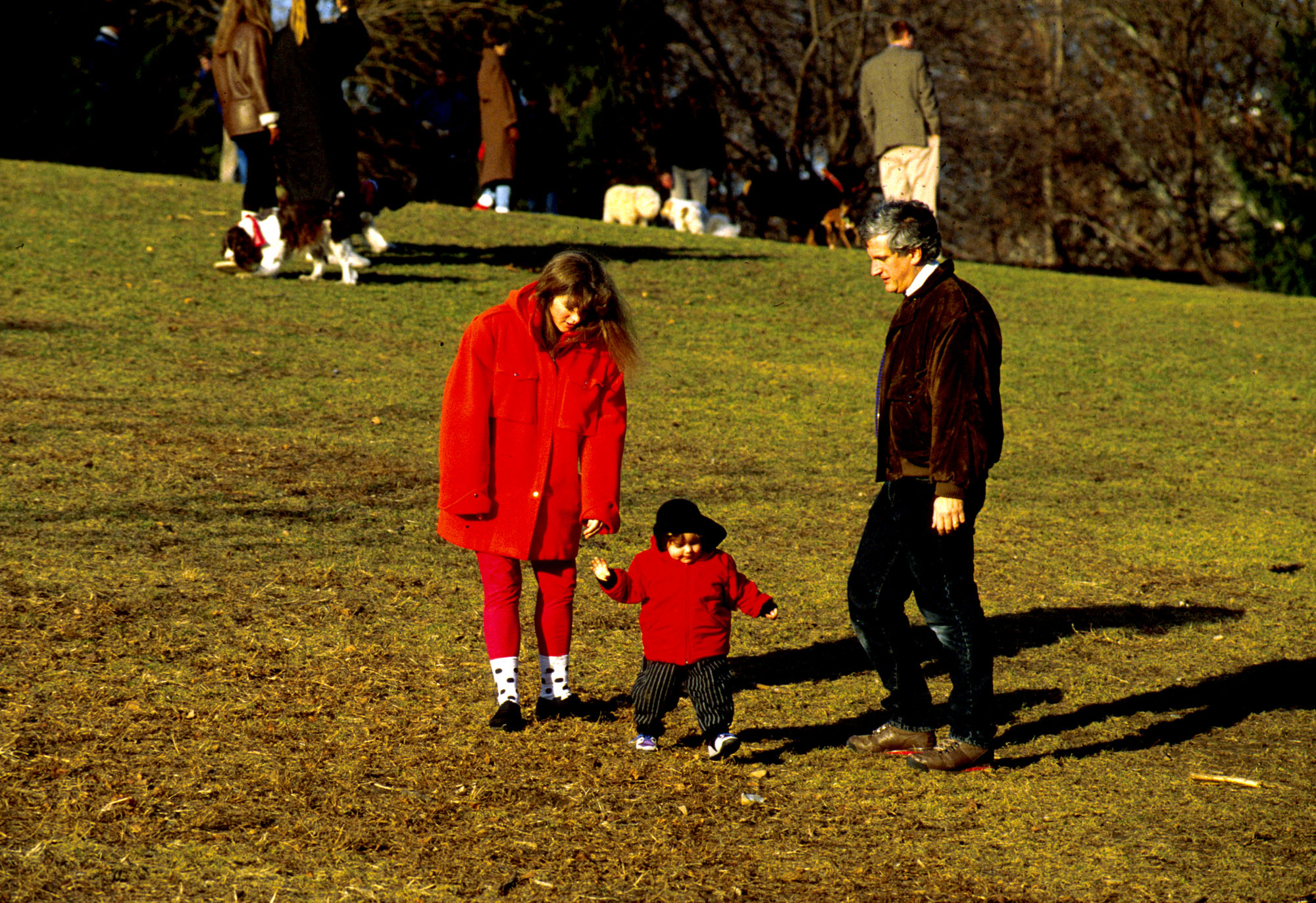 Caroline Kennedy Schlossberg and her husband, Edwin, and daughter, Rose, stroll along Central Park in New York City on January 27, 1990 | Source: Getty Images