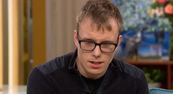 Alex Skell en entrevista con This Morning| Foto: YouTube / This Morning Alex Skell en entrevista con This Morning| Foto: YouTube / This Morning