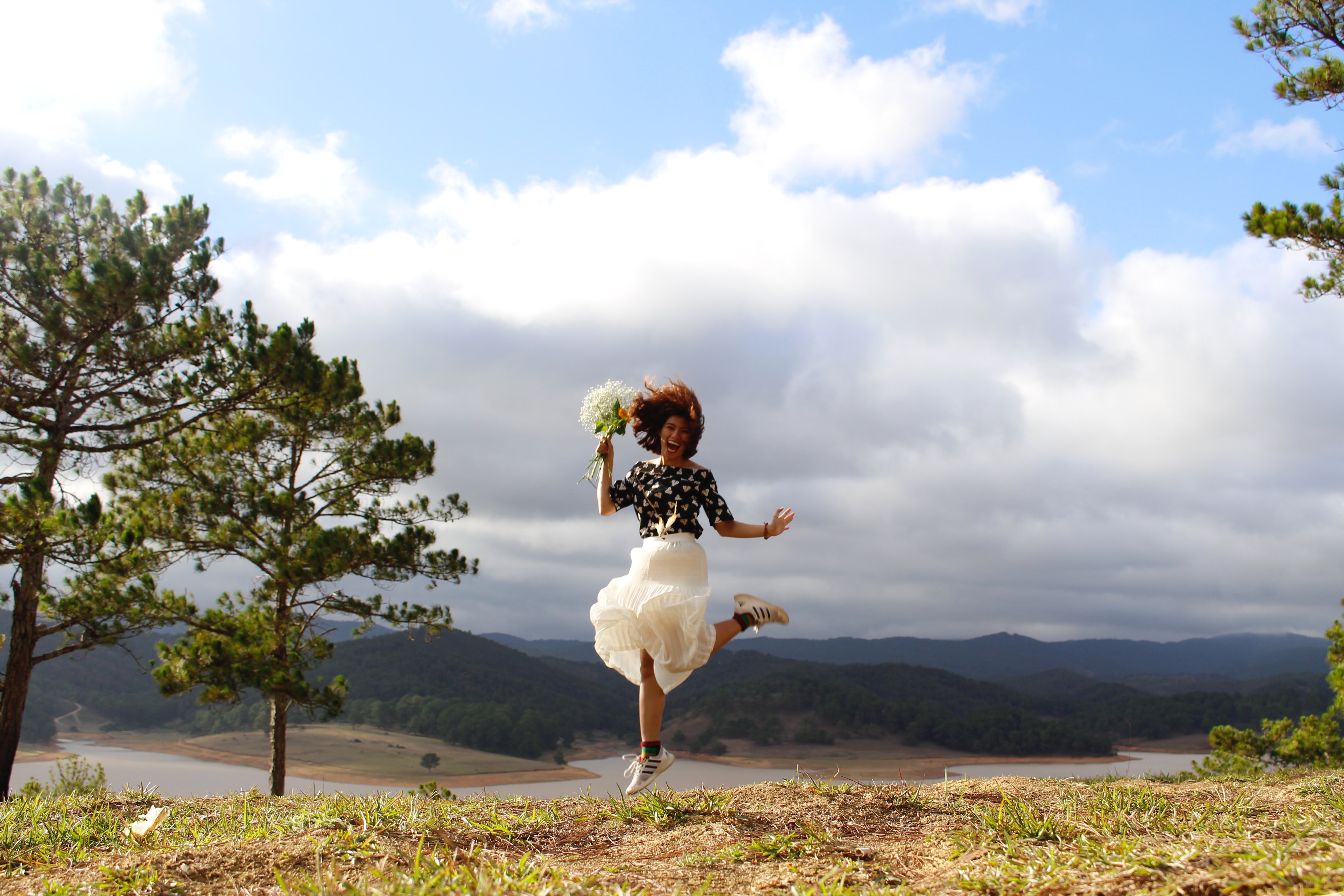 Happy woman jumping in nature. | Source: Pexels