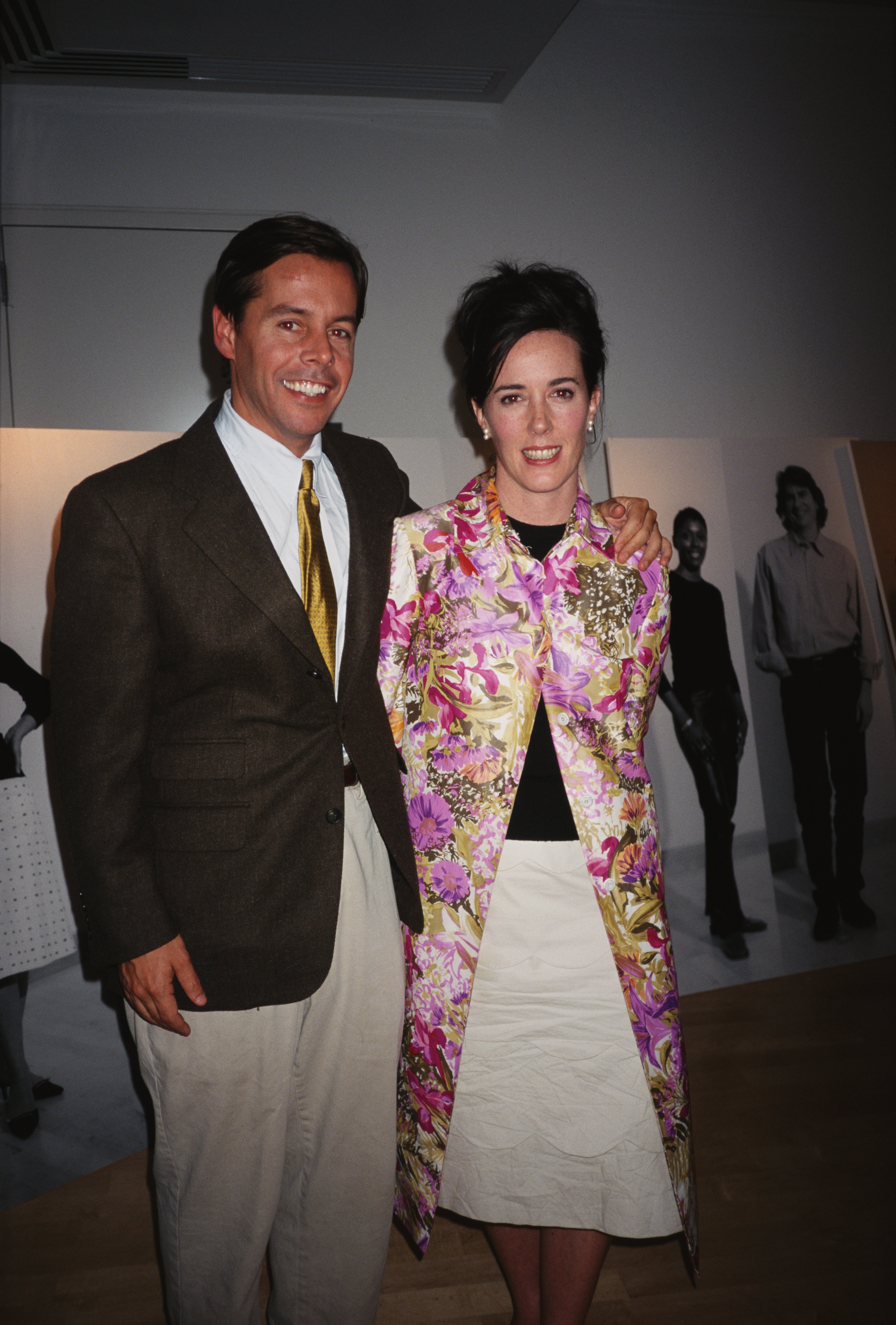 American fashion designer Kate Spade and husband Andy at a DIFFA benefit at Steuben Glass Works, New York City, 2000. | Source: Getty Images