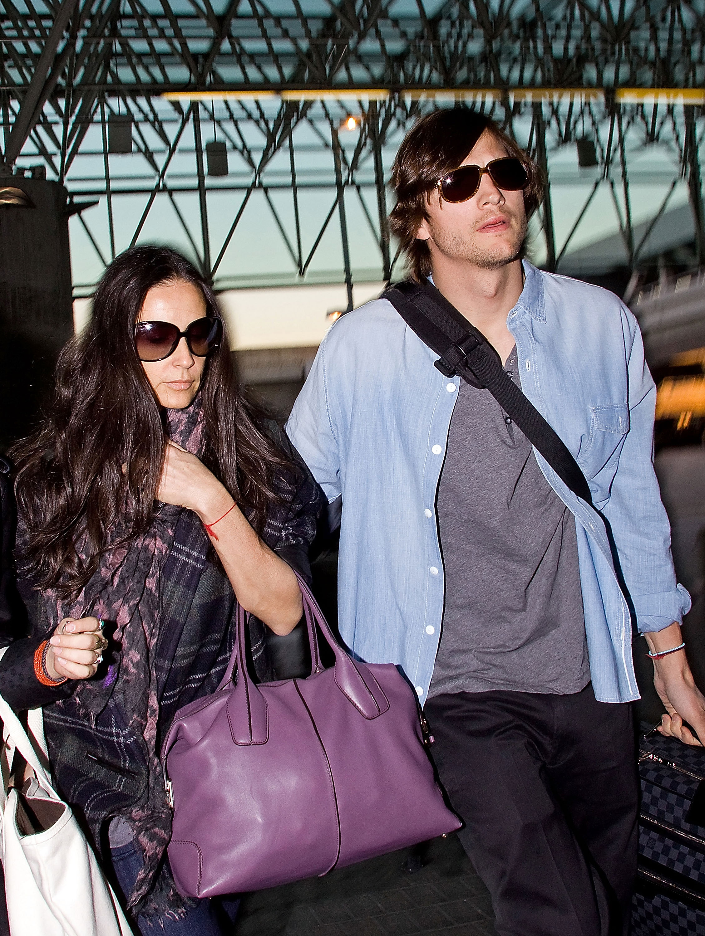 Demi Moore and Ashton Kutcher spotted at LAX in Los Angeles, California on January 26, 2011. | Source: Getty Images