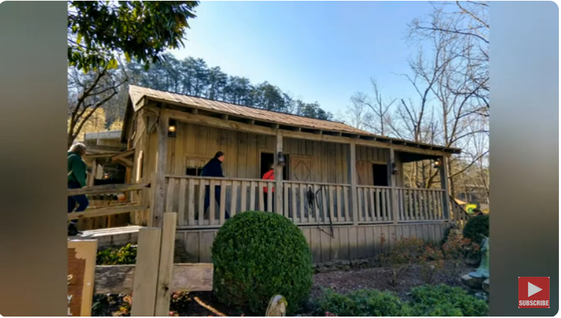 Replica of Dolly Parton's Childhood Home at Dollywood | Source: Youtube.com/@OurShowOurStory