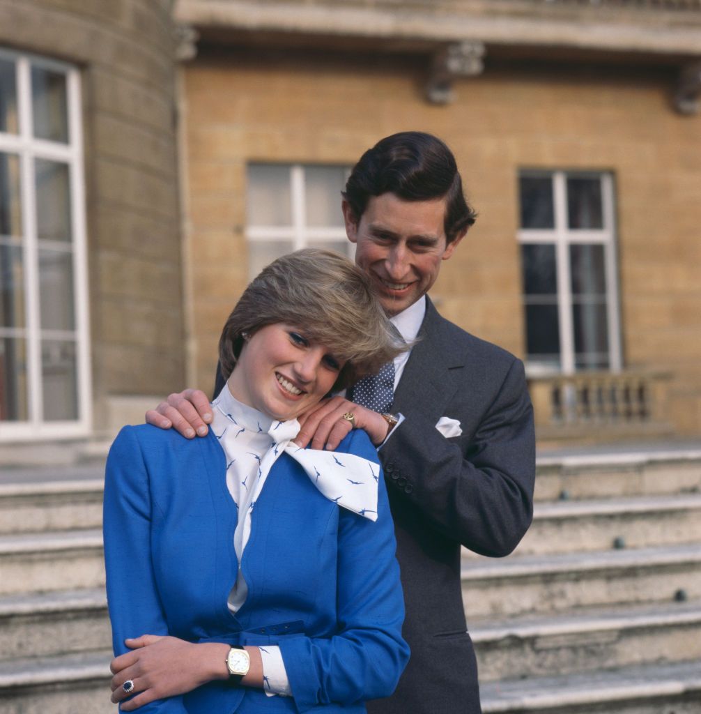 Die junge Prinzessin Diana mit Prinz Charles. | Quelle: Getty Images