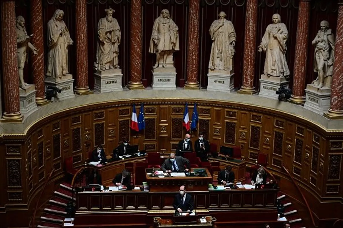 Jean Castex s'adresse aux députés au Sénat français, le 1er avril 2021.|Photo : Getty Images