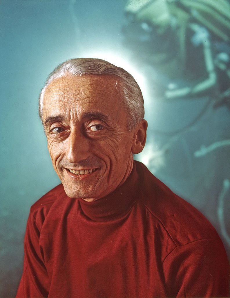 Jacques-Yves Cousteau et de son équipage à bord de l'ex-dragueur de mines de la Royal Navy, le Calypso. | Photo : Getty Images