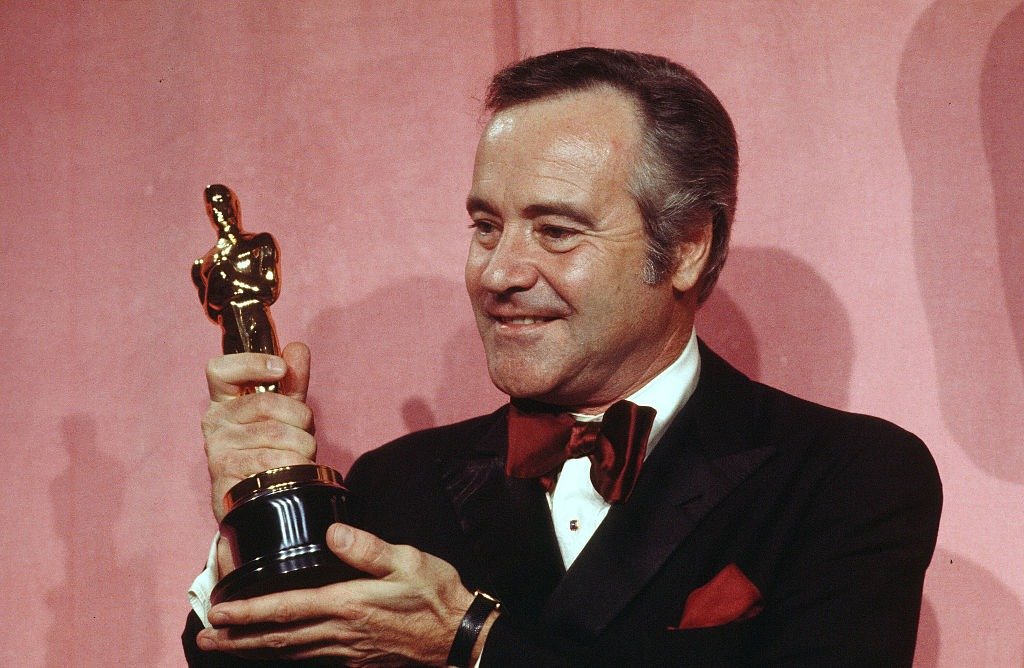 Actor Jack Lemmon poses backstage after winning "Best Actor" award during the 46th Academy Awards | Photo: Getty Images