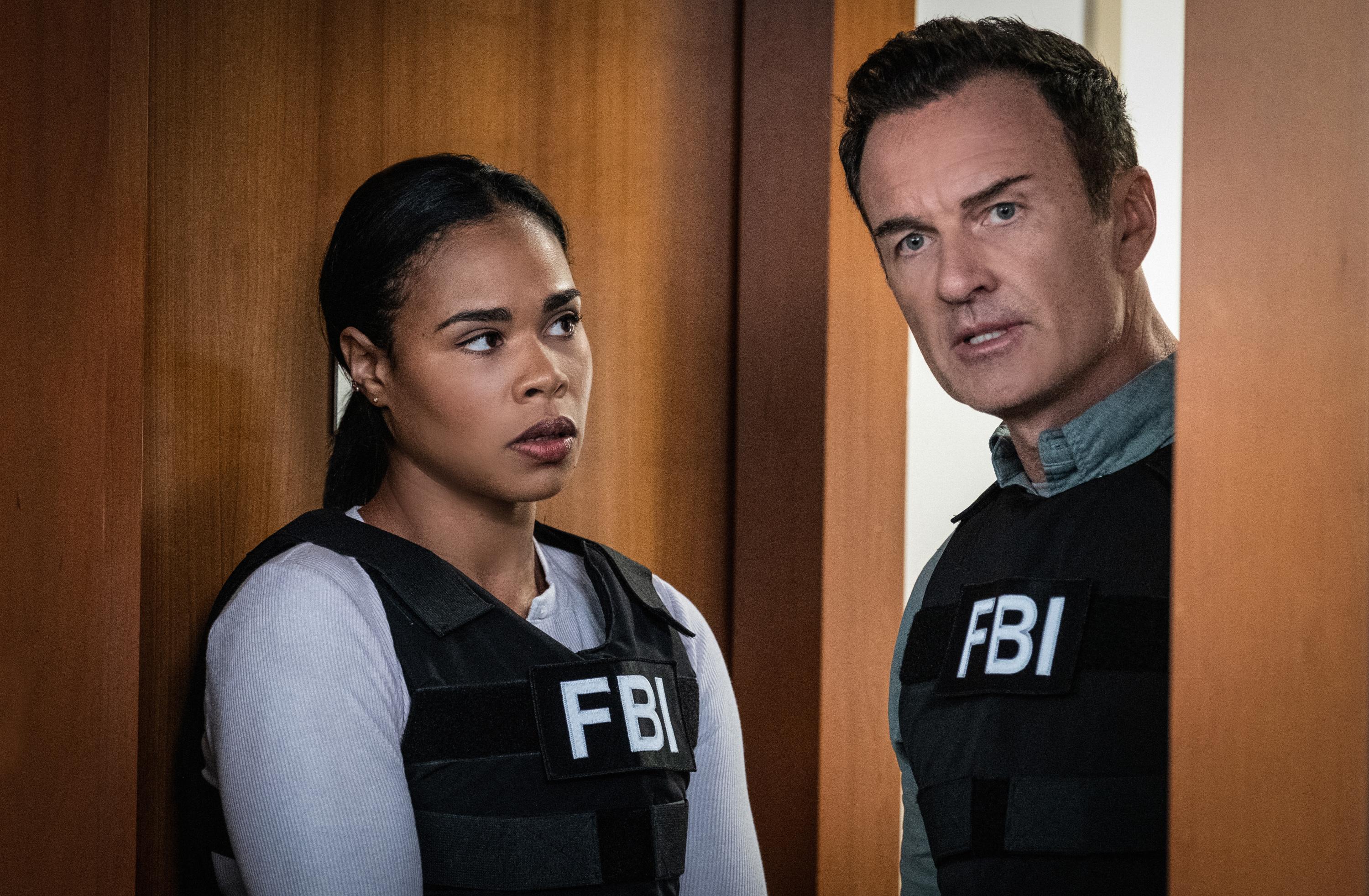Roxy Sternberg and Julian McMahon on the set of "FBI: Most Wanted," 2019 | Source: Getty Images