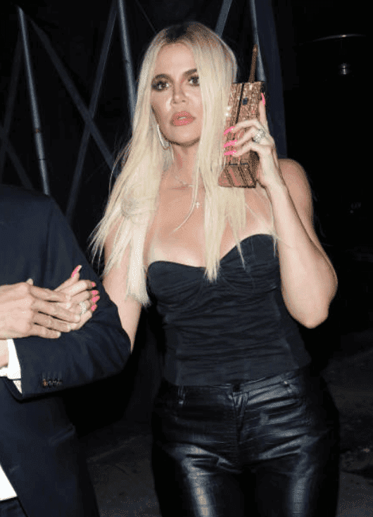 Khloe Kardashian wore an all black outfit while showing off a gold cell-phone inspired clutch during a night out, on August 9, 2019, Los Angeles| Source: Getty Images (Photo by Hollywood To You/Star Max/GC Images)