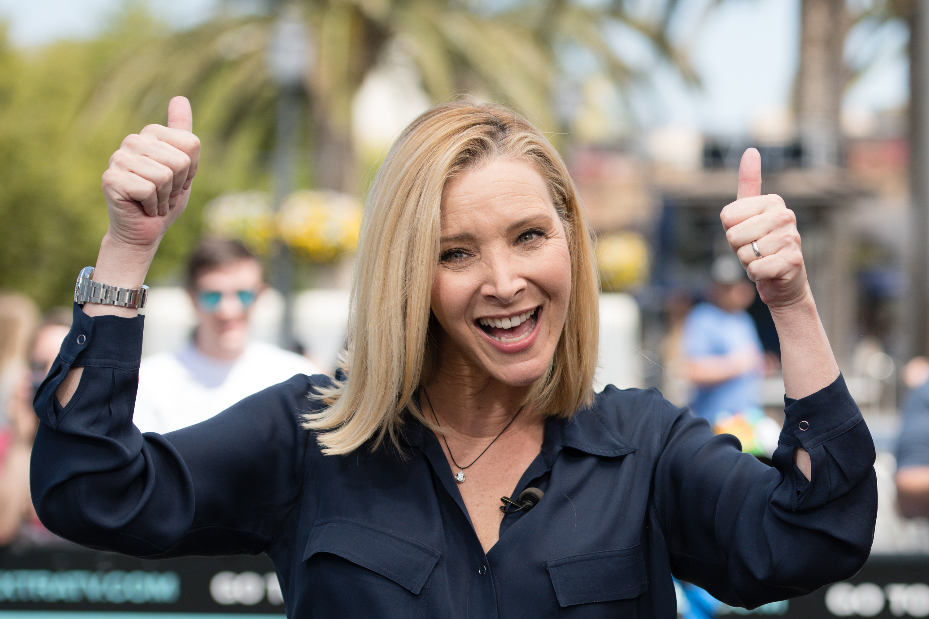 Lisa Kudrow visits "Extra" at Universal Studios Hollywood on April 9, 2019. | Source: Getty Images