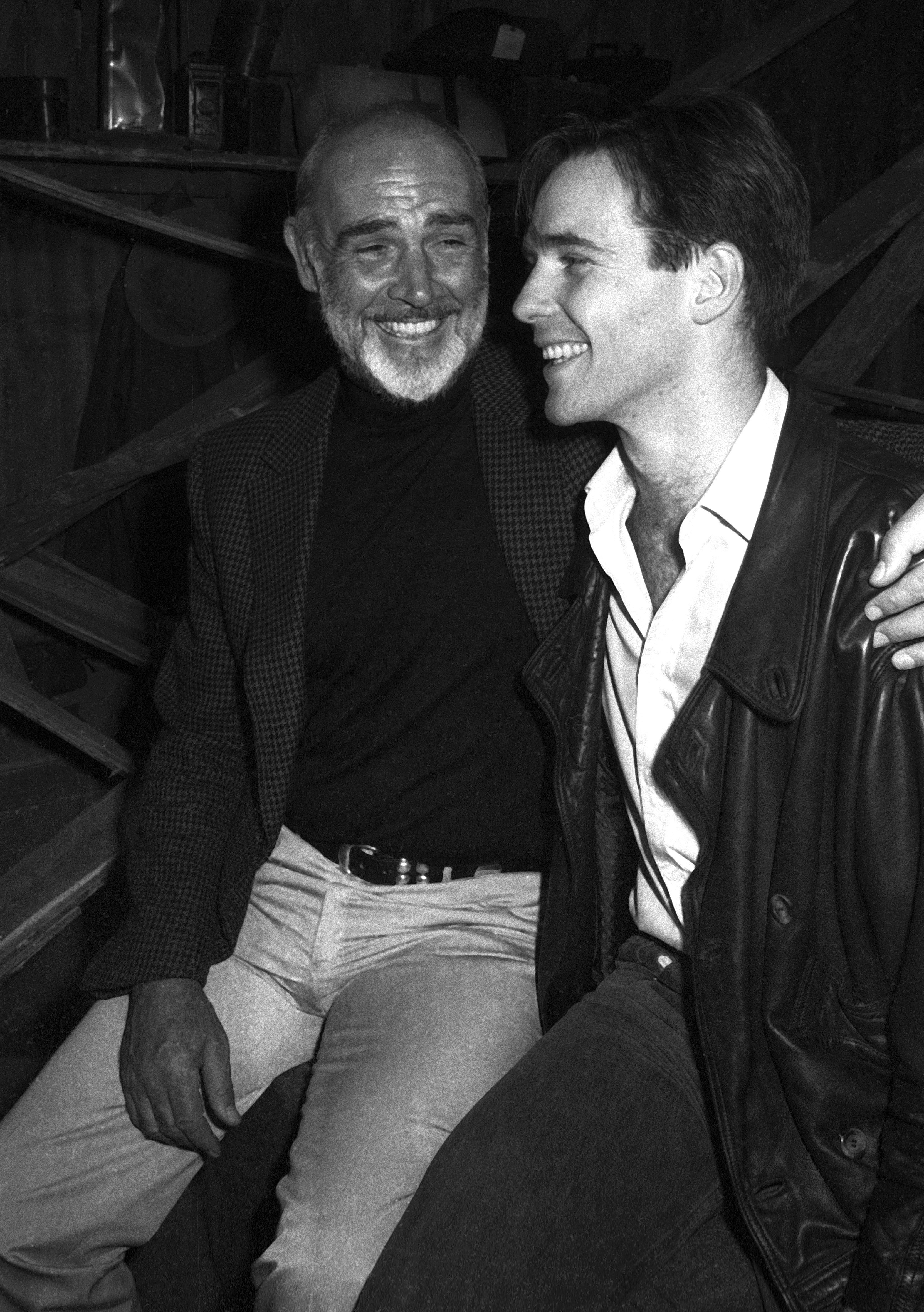 Sean Connery und Jason Connery bei der Eröffnung von "Journey's End"; 1. April 1988 | Quelle: Getty Images