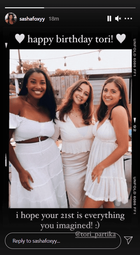 Sasha Gabriella Fox poses with her friends, Tori Partika and Juliette Benedetto to celebrate Tori's birthday | Photo: Instagram/sashafoxyy