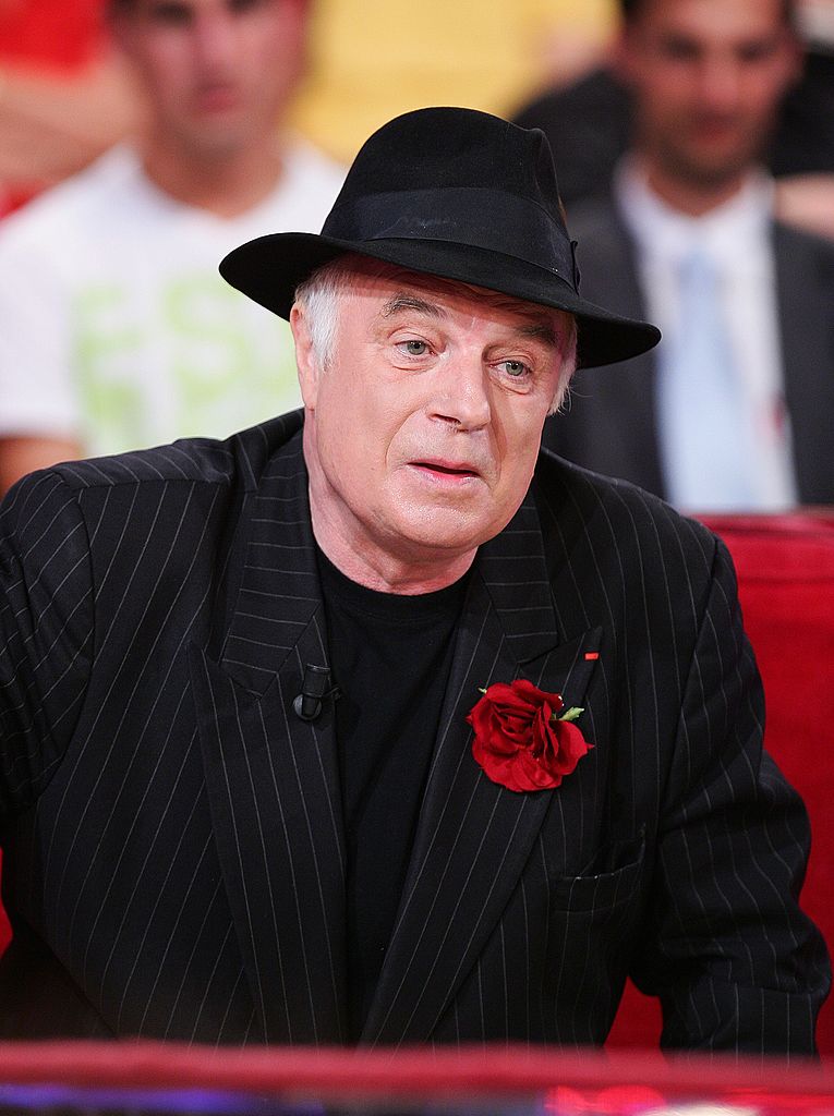 Jérôme Savary dans l'émission "Vivement Dimanche" à Paris, France, le 3 septembre 2008. | Photo : Getty Images