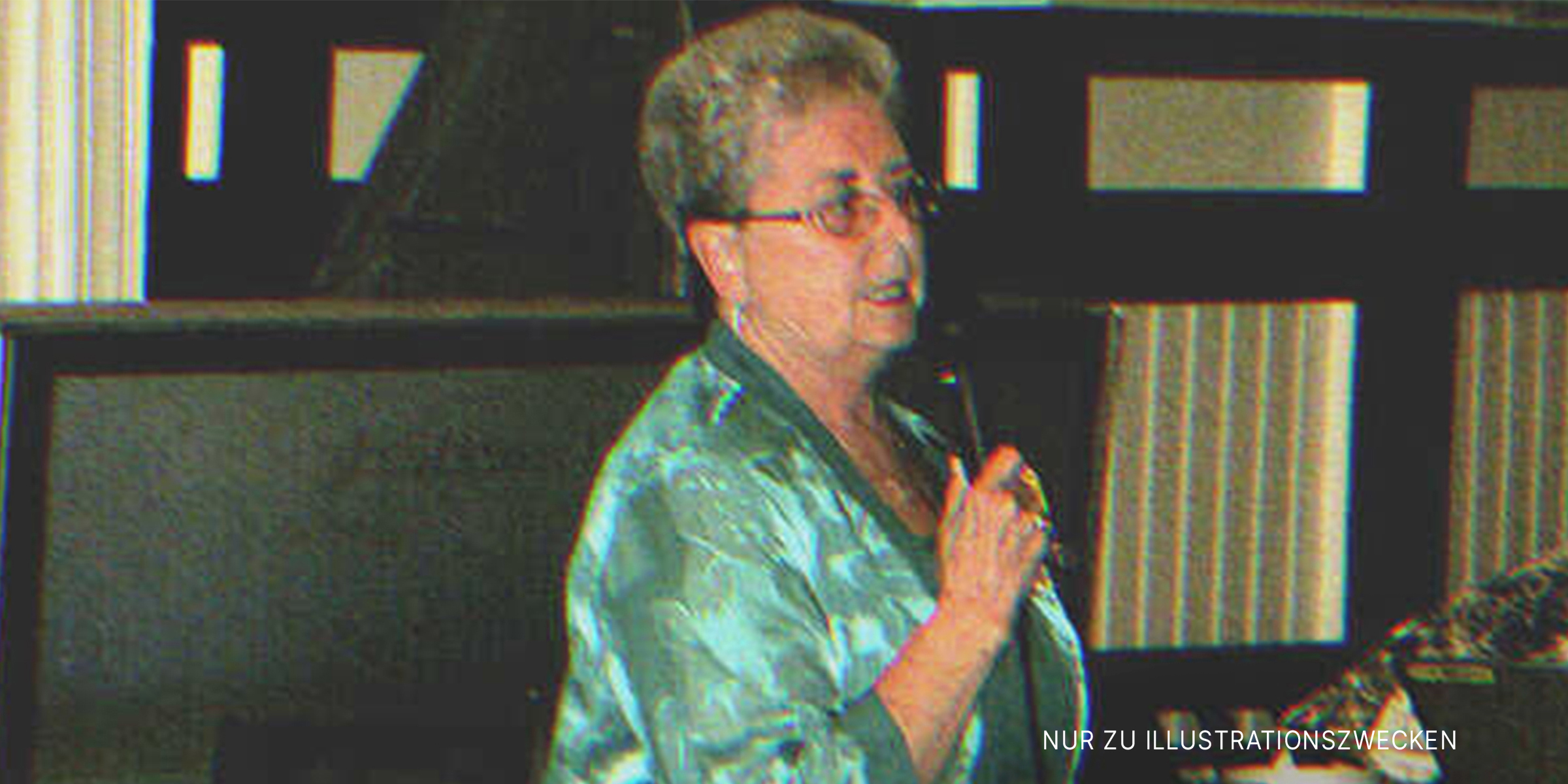 Eine Frau hält eine Rede. | Quelle: Flickr.com/bnilsen (CC BY-SA 2.0)