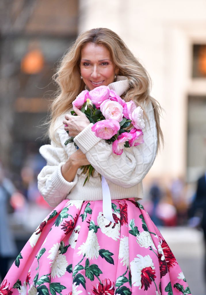 La jolie robe fleurie de Céline Dion. | Photo : Getty Images