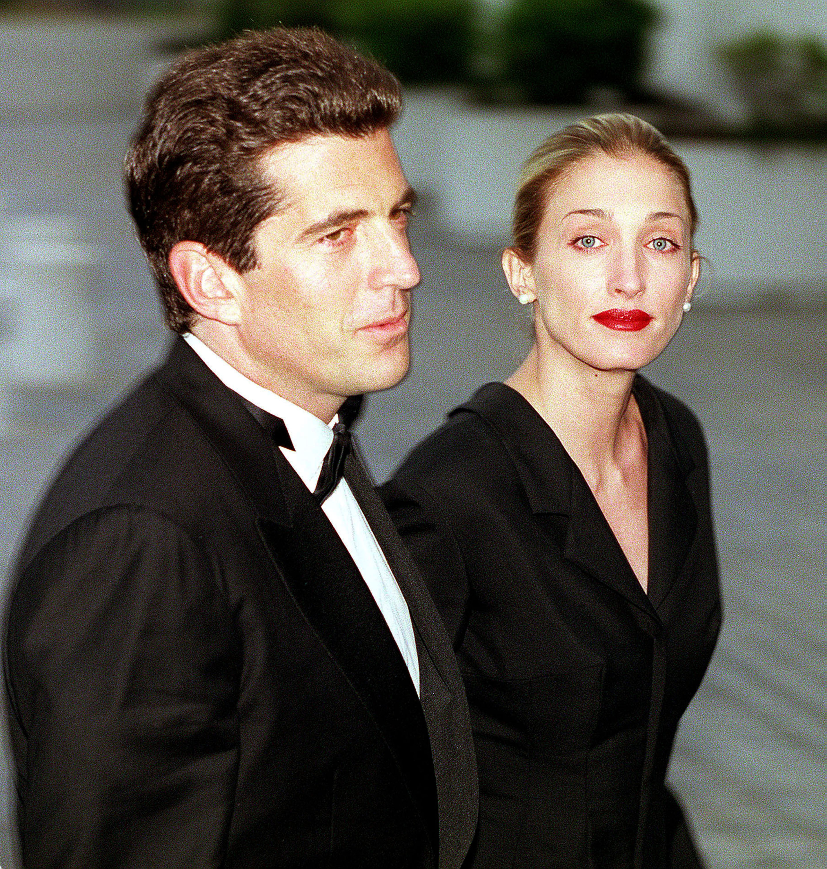 John F. Kennedy Jr. and Carolyn Bessette at the annual John F. Kennedy Library Foundation dinner and Profiles in Courage Awards on May 23, 1999, at the Kennedy Library in Boston, Massachusetts. | Source: Getty Images