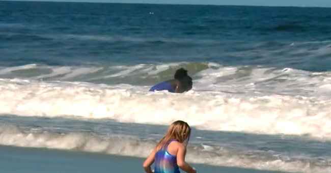 Image of a young girl walking by the ocean | Photo: YouTube/First Coast News