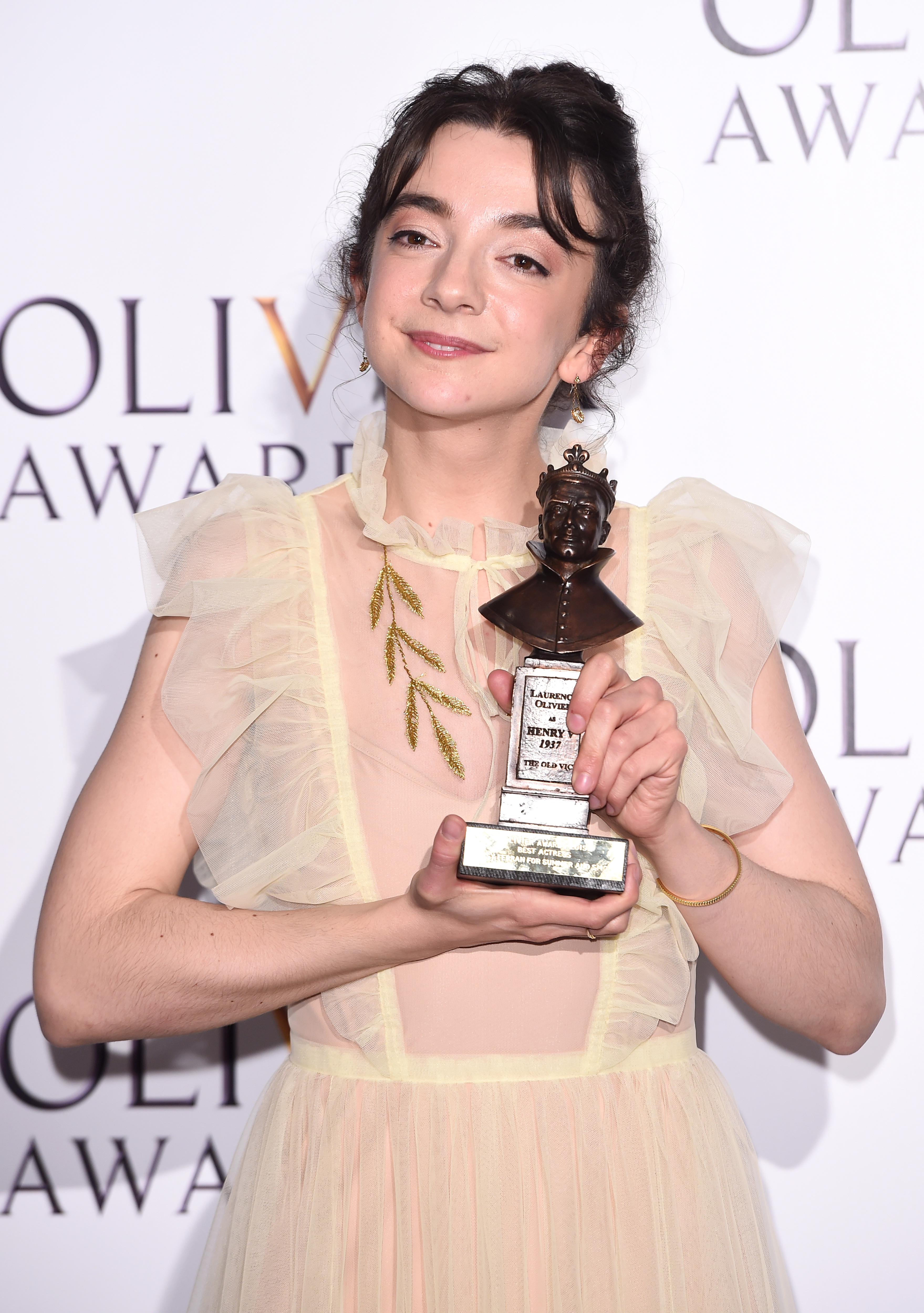 Patsy Ferran poses with her award for Best Actress award for "Summer And Smoke" during The Olivier Awards with Mastercard at the Royal Albert Hall on April 7, 2019 in London, England | Source: Getty Images