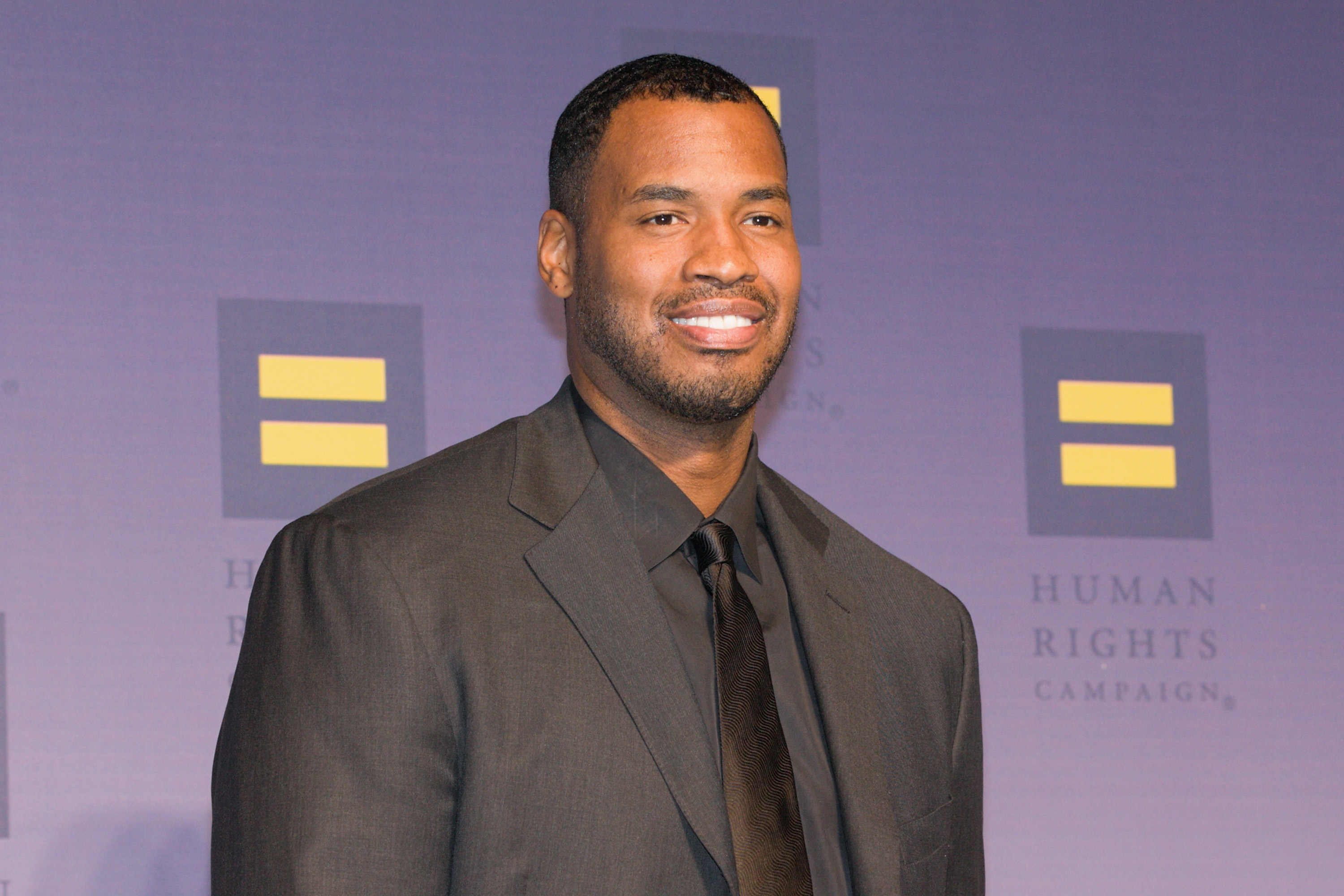 Jason Collins attends the 19th Annual HRC National Dinner on October 3, 2015 | Source: Getty Images