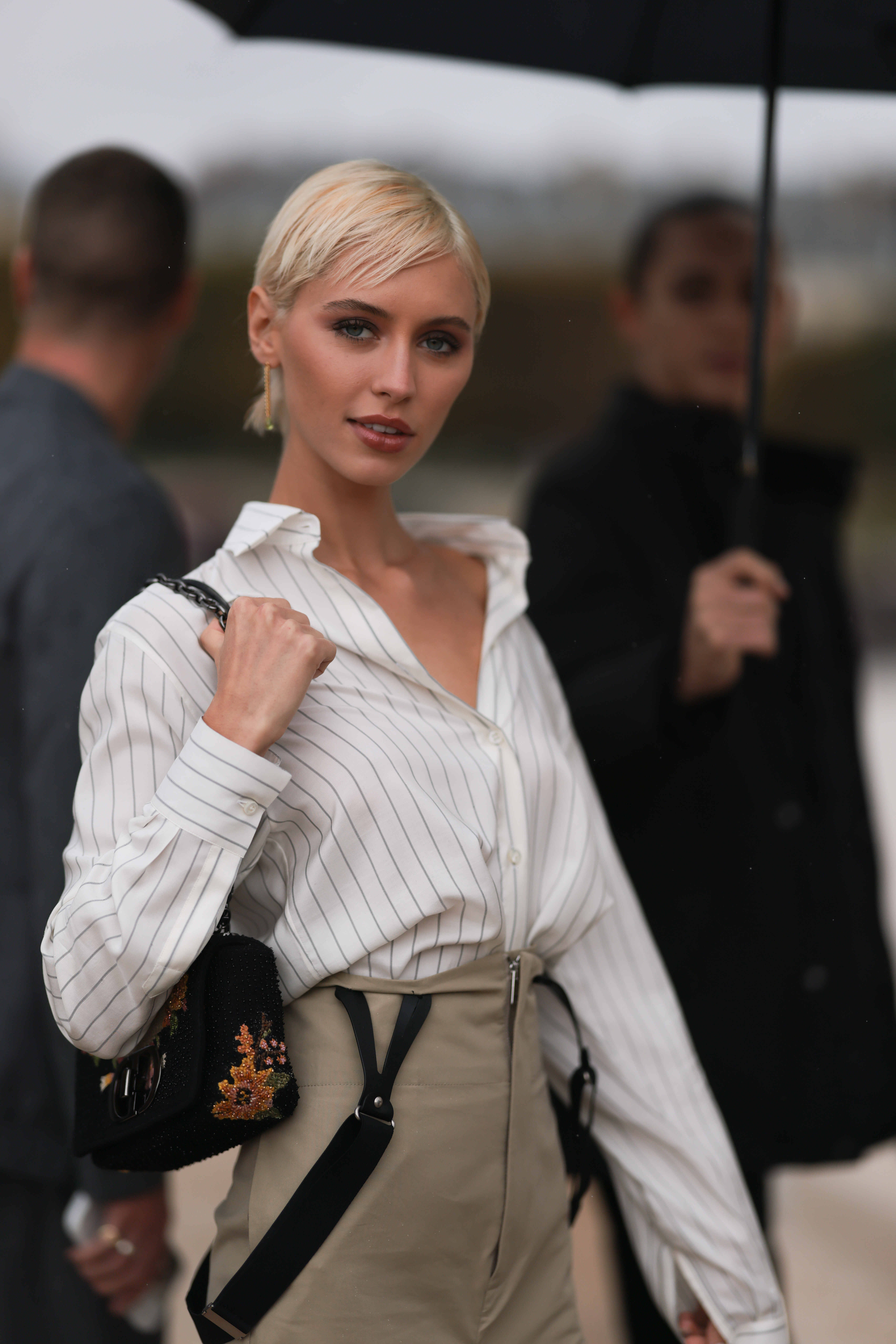Iris Law seen wearing a total dior look, outside Christian Dior during Paris Fashion Week on September 27, 2022 in Paris, France | Source: Getty Images