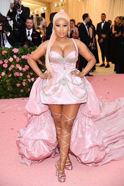 Nicki Minaj, The 2019 Met Gala Celebrating Camp: Notes on Fashion | Quelle: Getty Images Nicki Minaj, The 2019 Met Gala Celebrating Camp: Notes on Fashion | Quelle: Getty Images