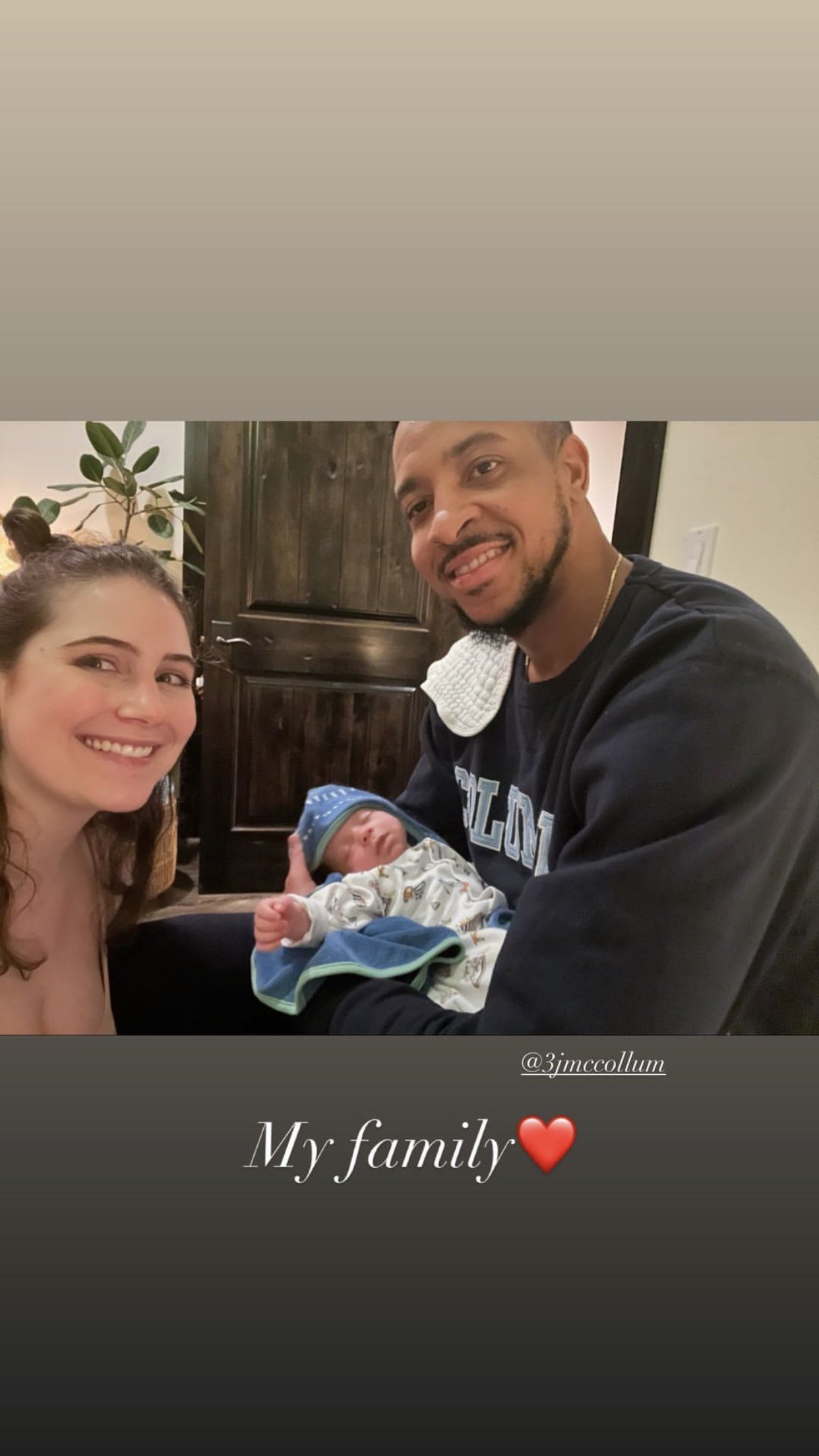 Elise Esposito, CJ McCollum and their son | Source: https://www.instagram.com/elisespo/