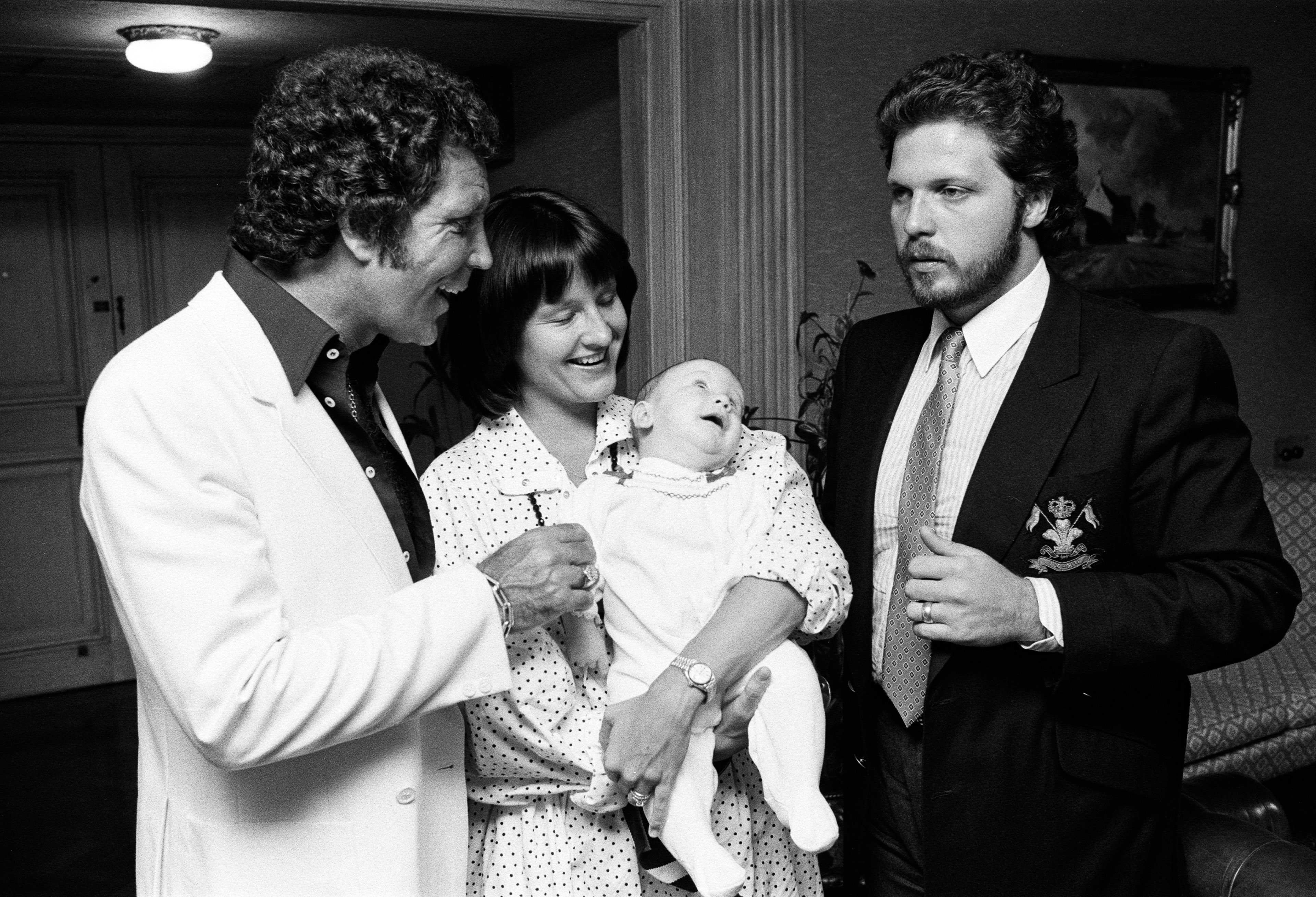 Tom Jones with his grandson Alexander, aged eleven months, son Mark Woodward and daughter-in-law Donna in their London hotel on September 3 1983. | Source: Getty Images