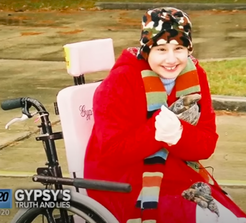 Gypsy Rose Blanchard smiling for a picture in her wheelchair posted on January 6, 2018 | Source: YouTube/ABC News