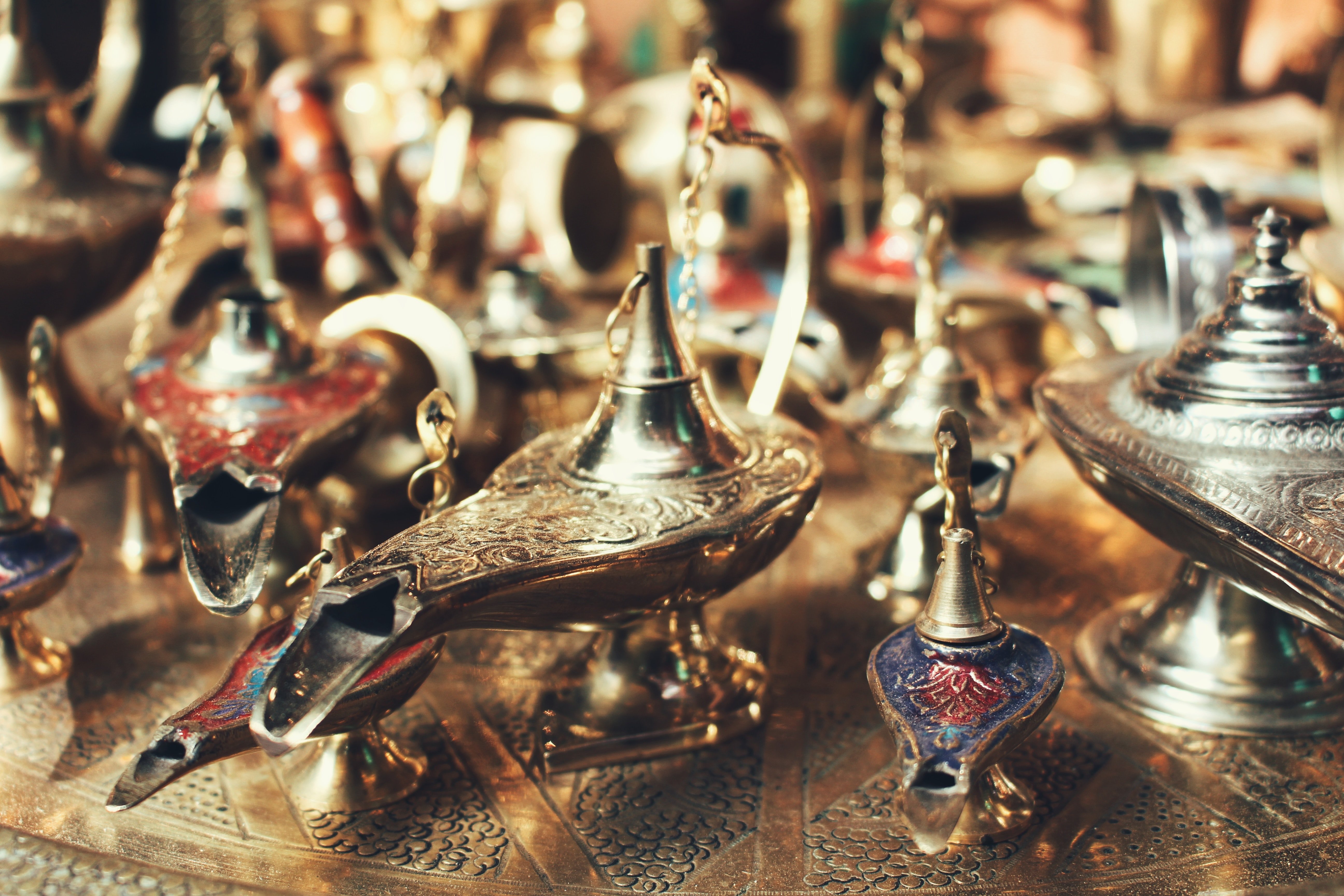 A collection of antique oil lamps | Source: Unsplash.com