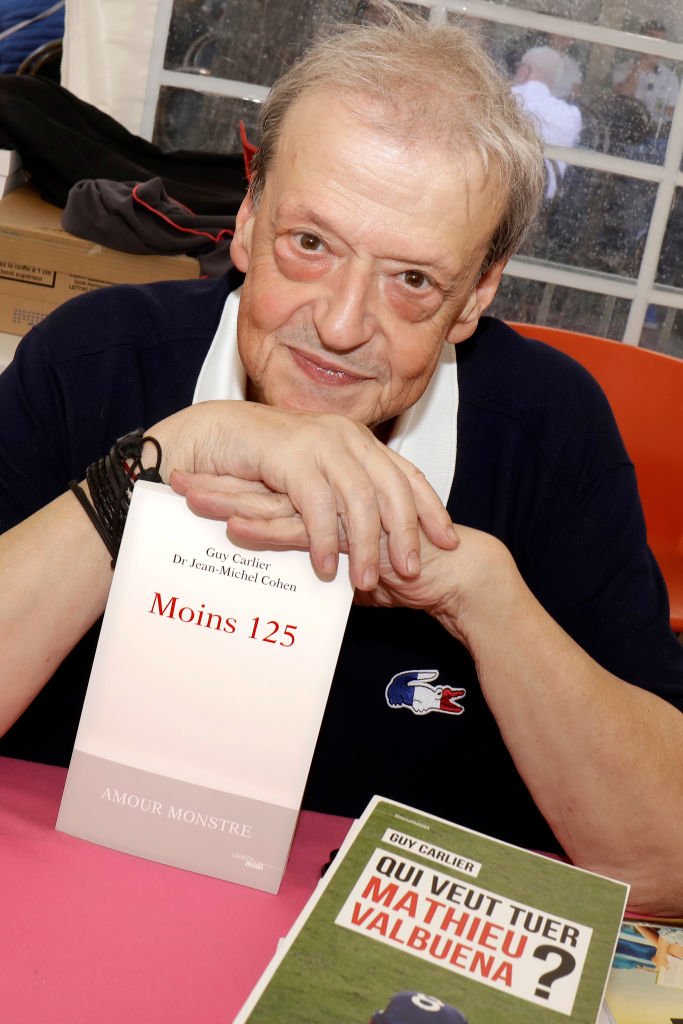 Guy Carlier pose lors d'une séance de portraits à Paris, France le 25 mai 2019. | Photo : Getty Images