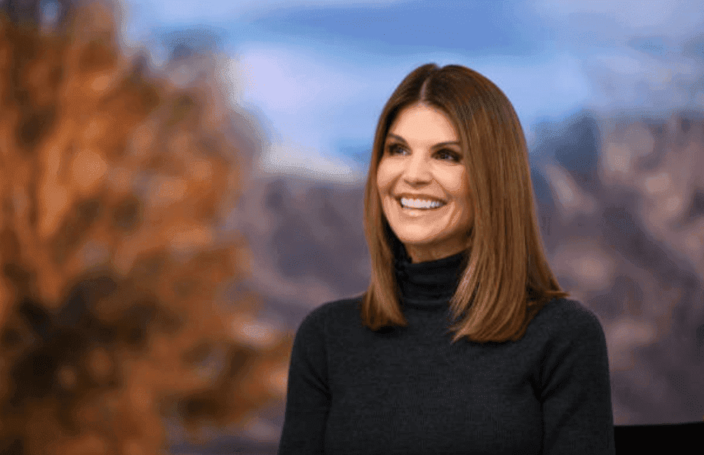 Lori Loughlin sits down for a discussion with the Build Brunch in New York City on February 14, 2019 | Photo: Getty Images