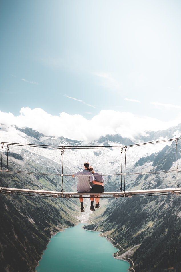 Couple on a suspended bridge | Source: Unsplash