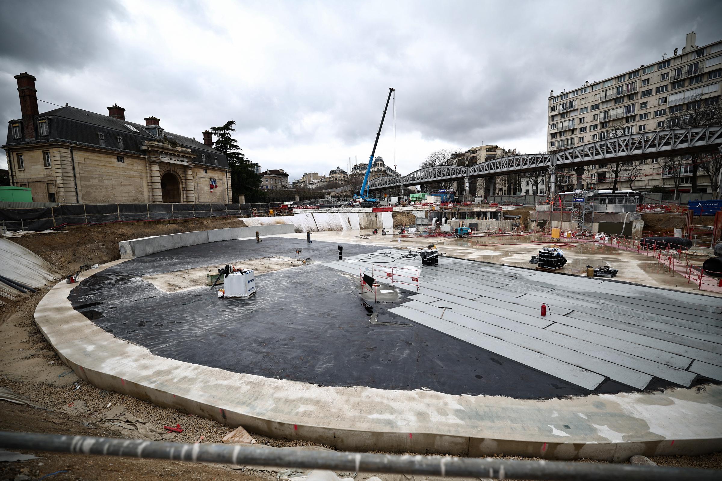 The construction site of the 30-meter-deep Austerlitz basin, a river Seine water storage and treatment basin, aiming to make the river cleaner for the Paris 2024 Olympic Games. | Source: Getty Images