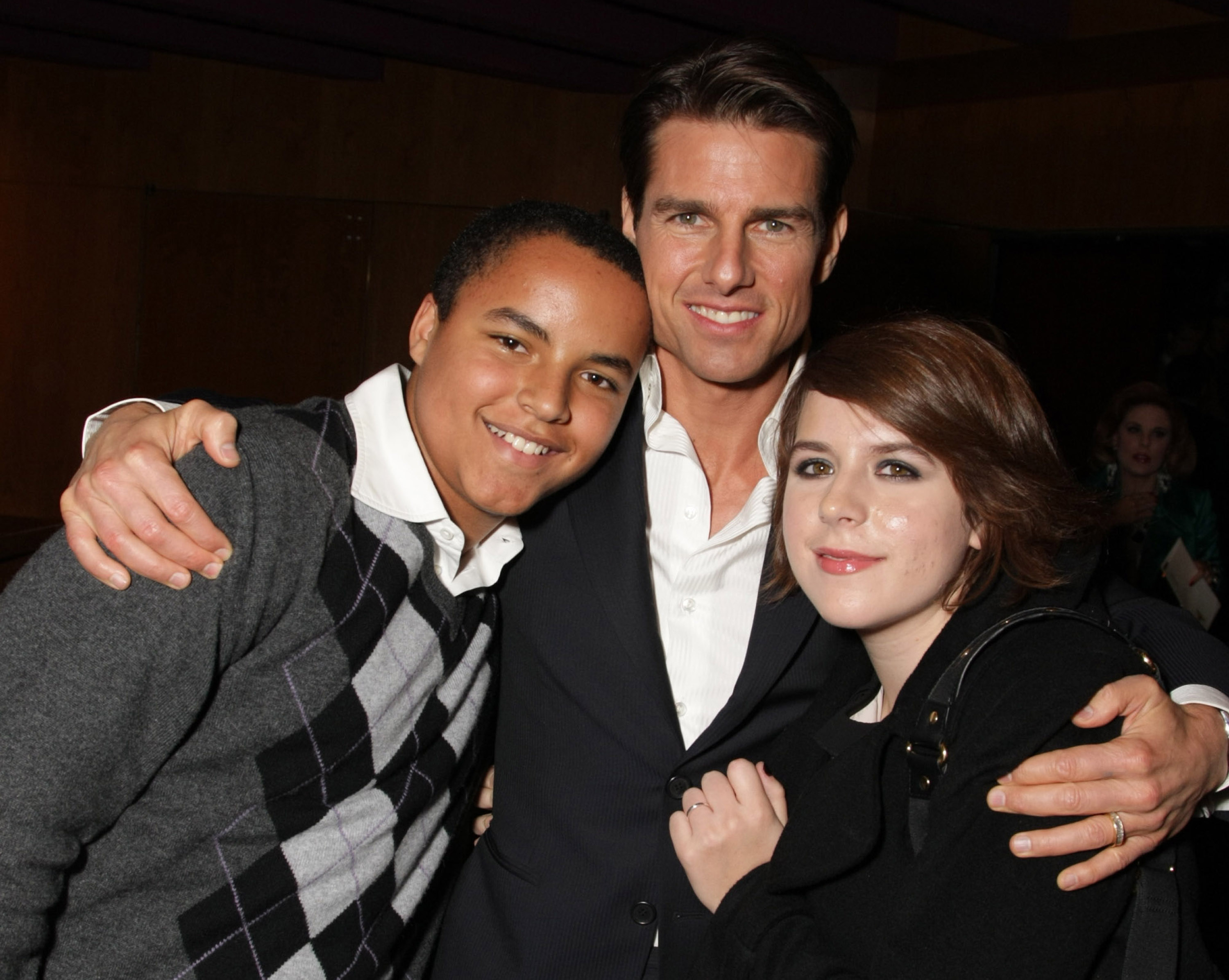 Connor, Tom and Bella Cruise on December 18, 2008 | Source: Getty Images