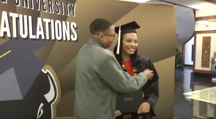  Makayla Twigg and her brother who surprised her at graduation .| Photo: YouTube/ THV11 