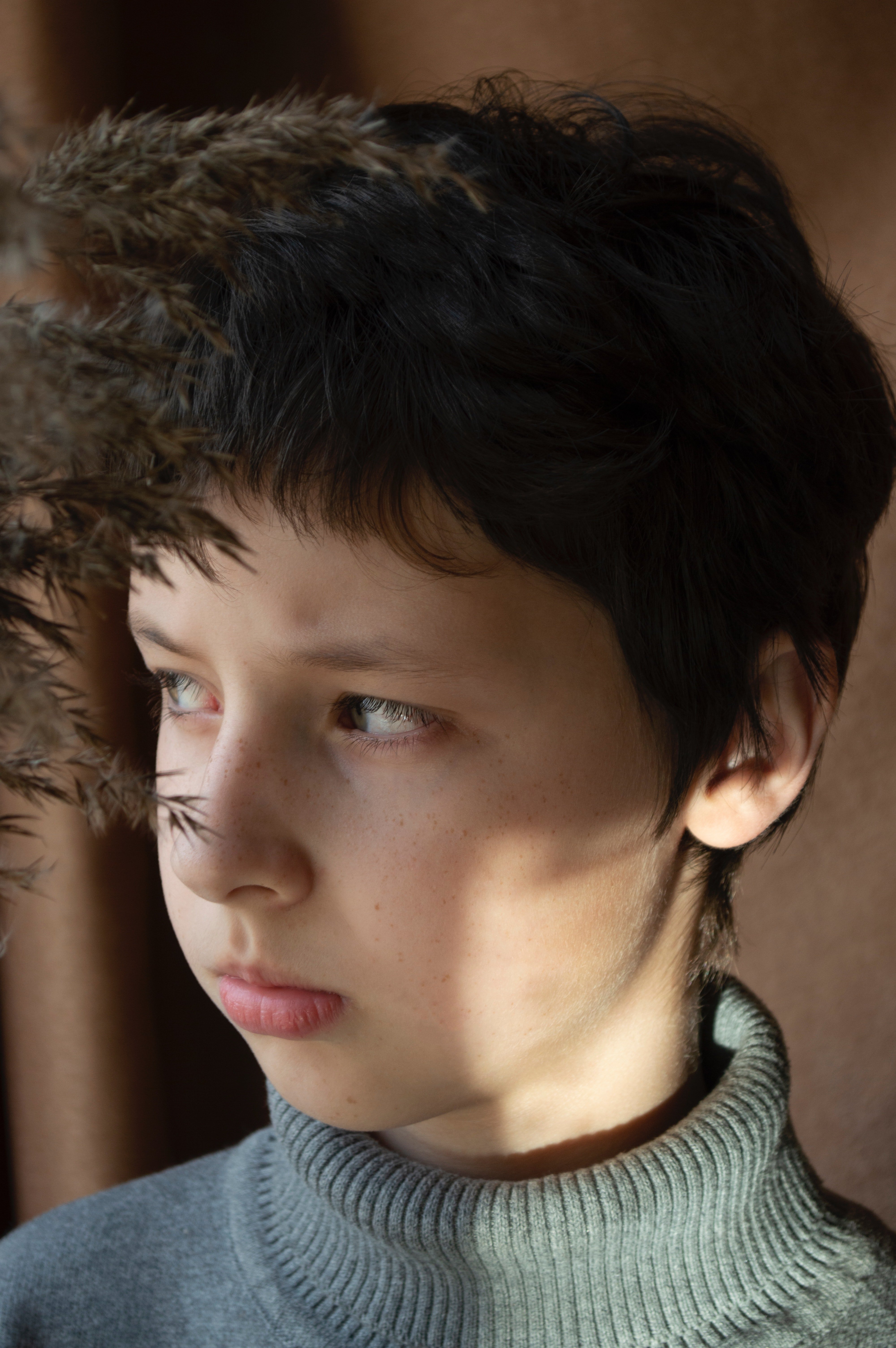 Niño con expresión huraña en el rostro. | Foto: Pexels