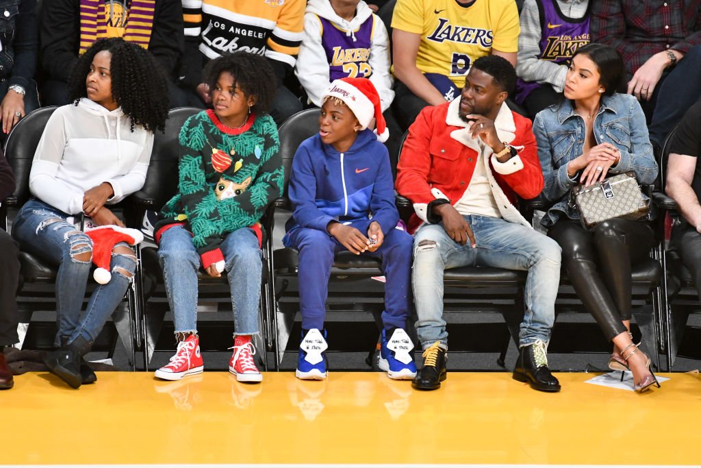 Heaven Hart, Hendrix Hart, Kevin Hart and Eniko Parrish attend a basketball game between the Los Angeles Lakers and the Los Angeles Clippers| Photo: Getty Images